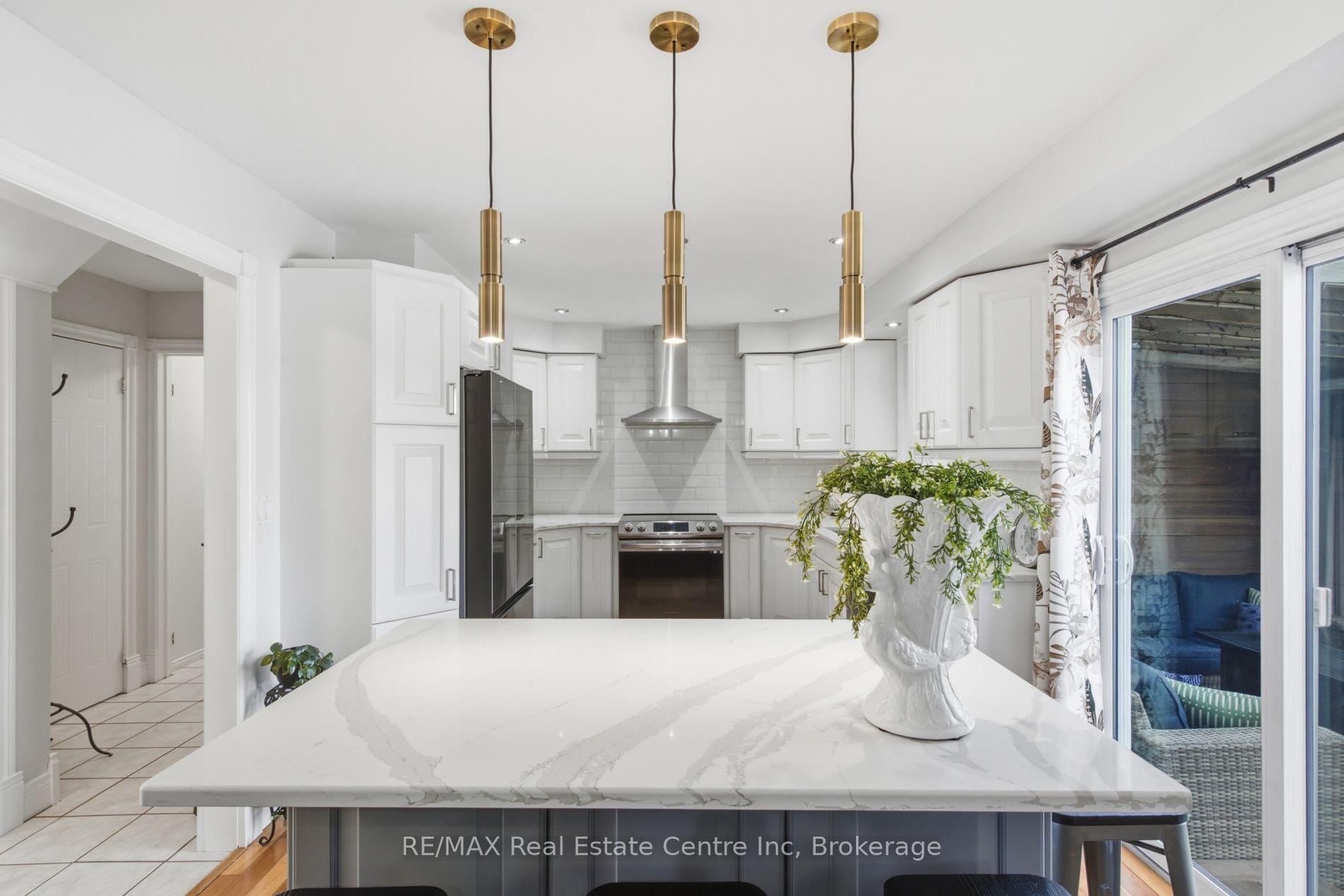 Photo 13 of 451 Black Street, Centre Wellington, Fergus — HOMEH