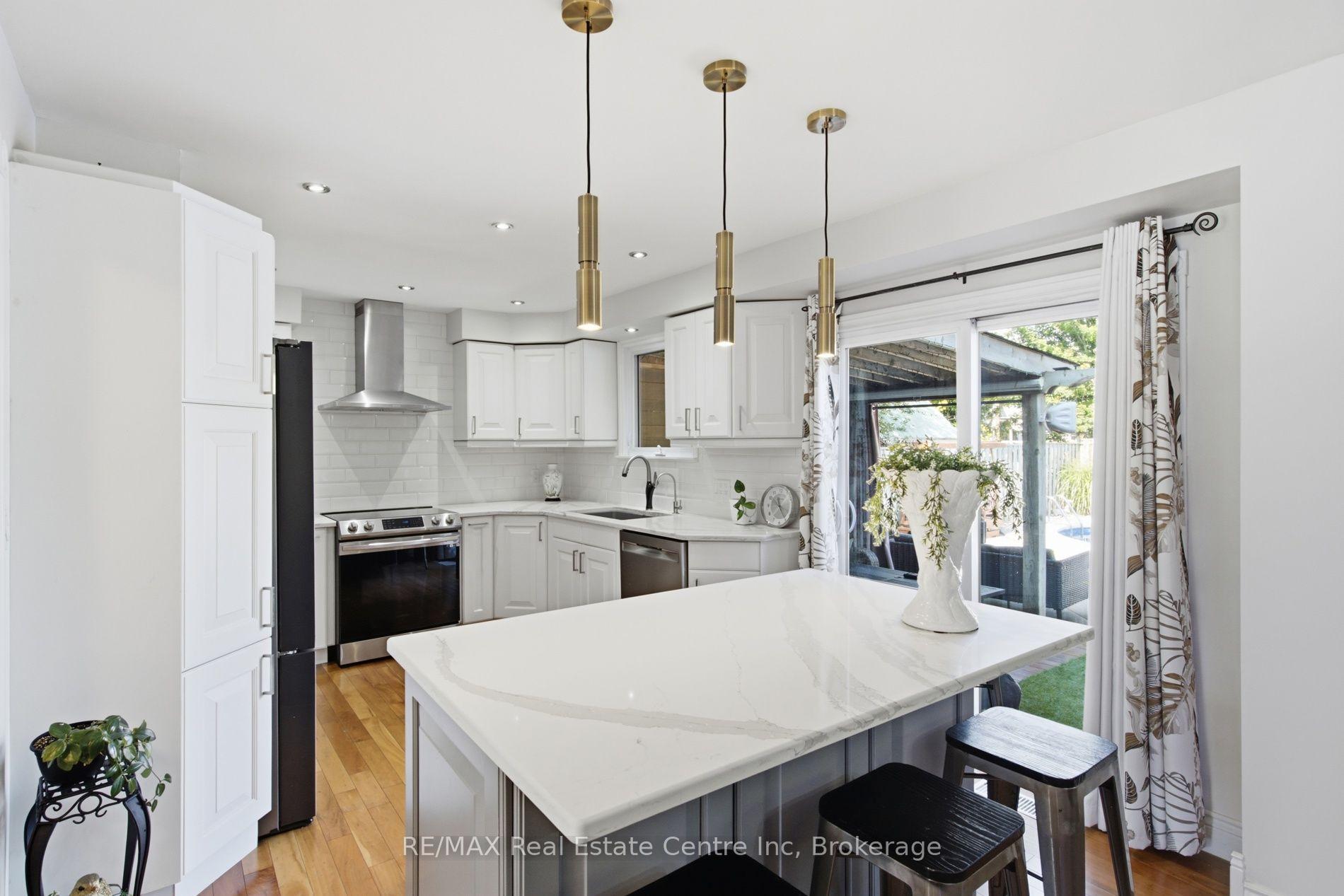 Photo 14 of 451 Black Street, Centre Wellington, Fergus — HOMEH