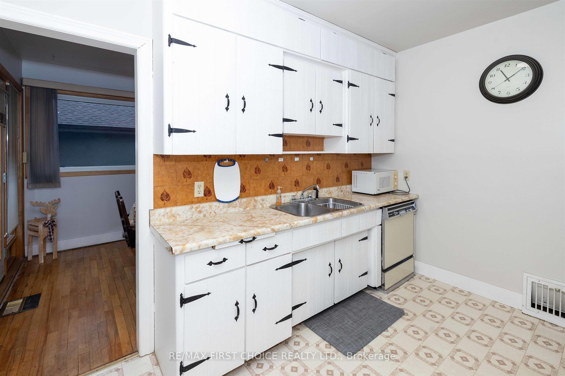 Photo 8 of 370 Mary Street E, Thunder Bay, Westfort — HOMEH