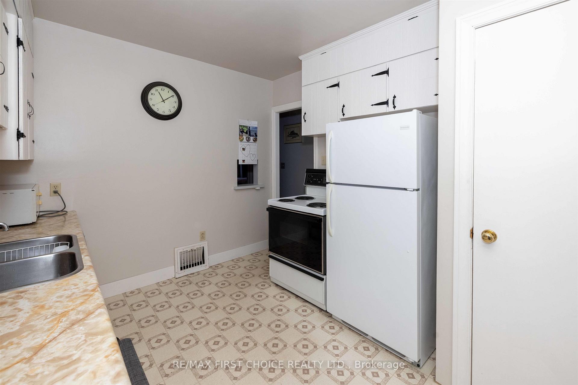 Photo 9 of 370 Mary Street E, Thunder Bay, Westfort — HOMEH