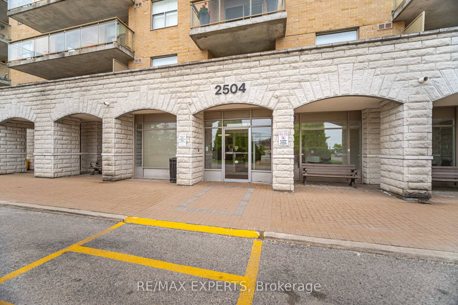 Photo 3 of Unit 304, 2504 Rutherford Road, Vaughan, Maple — HOMEH