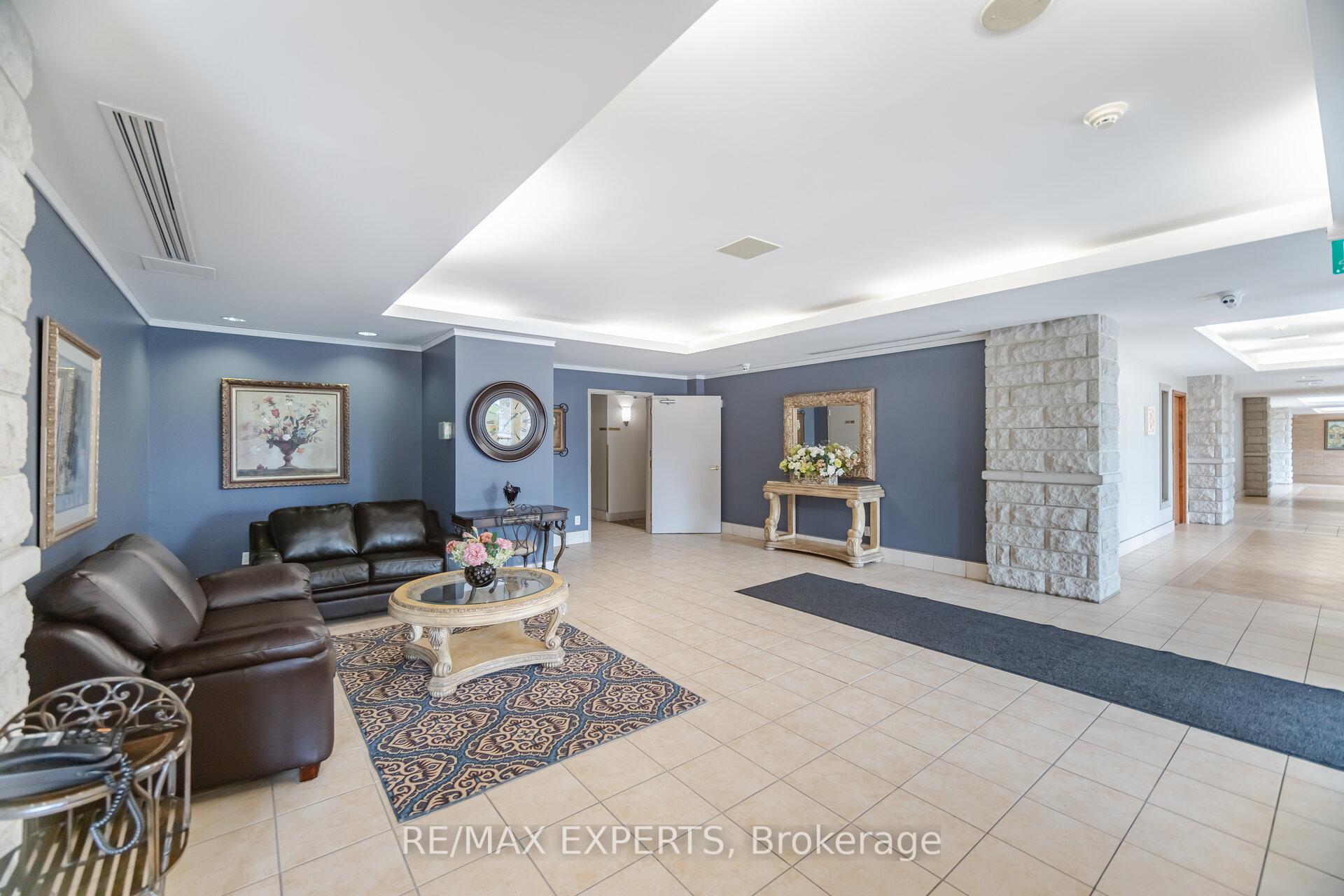 Photo 6 of Unit 304, 2504 Rutherford Road, Vaughan, Maple — HOMEH