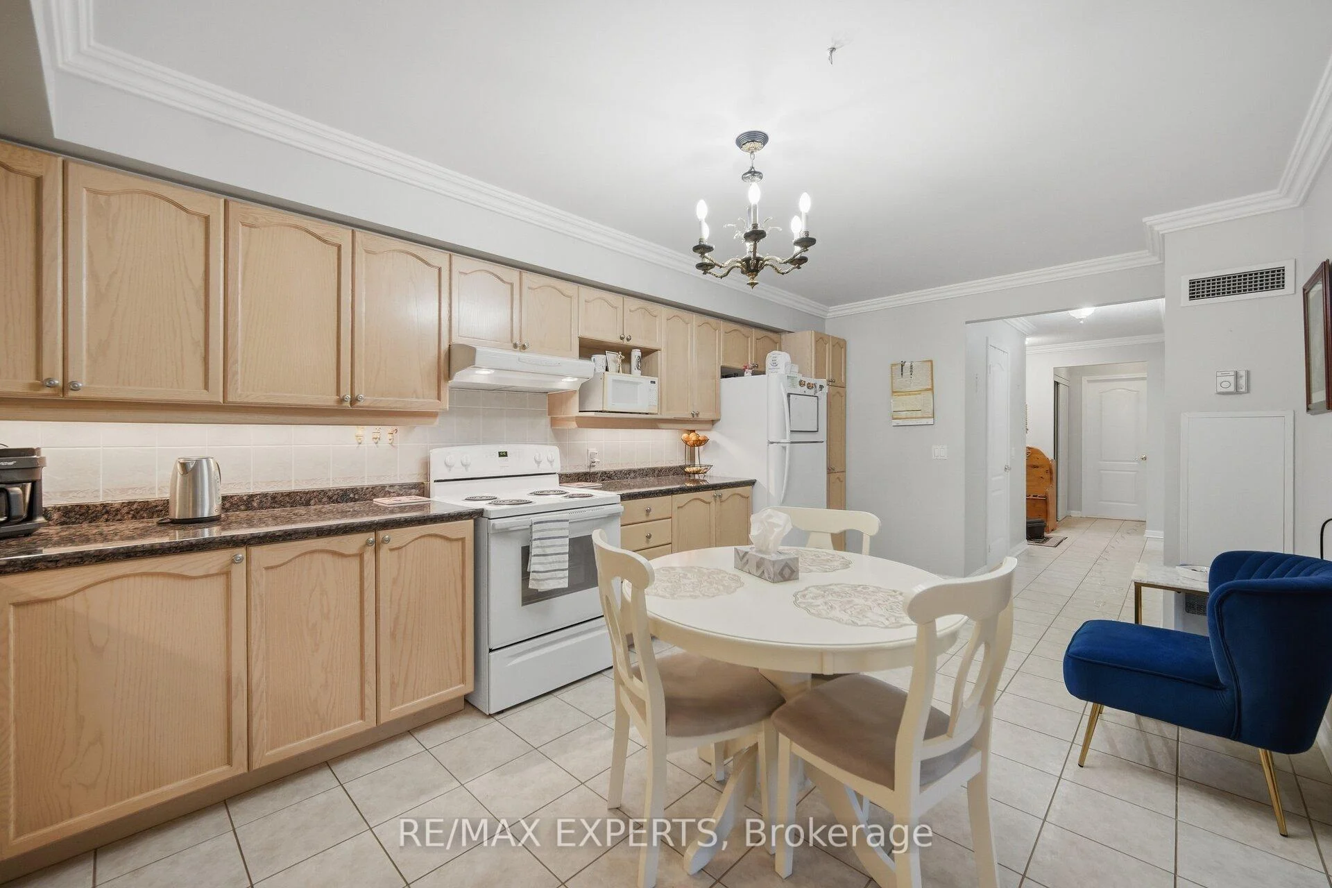 Photo 9 of Unit 304, 2504 Rutherford Road, Vaughan, Maple — HOMEH