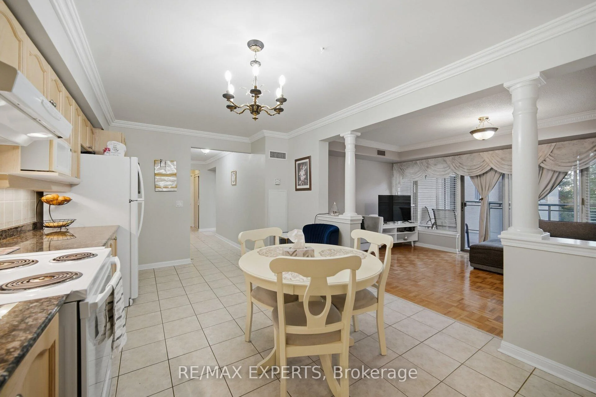 Photo 10 of Unit 304, 2504 Rutherford Road, Vaughan, Maple — HOMEH