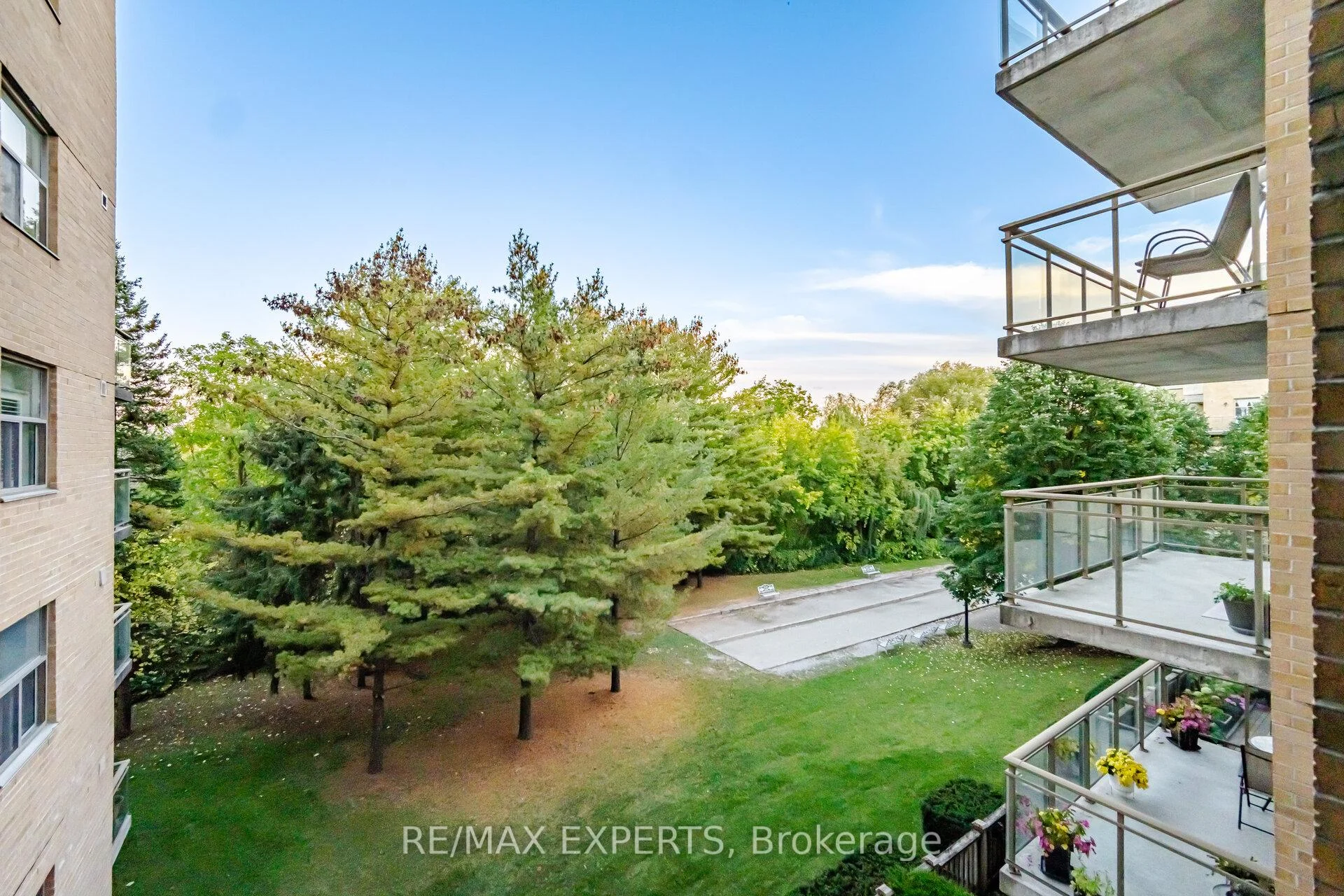Photo 15 of Unit 304, 2504 Rutherford Road, Vaughan, Maple — HOMEH