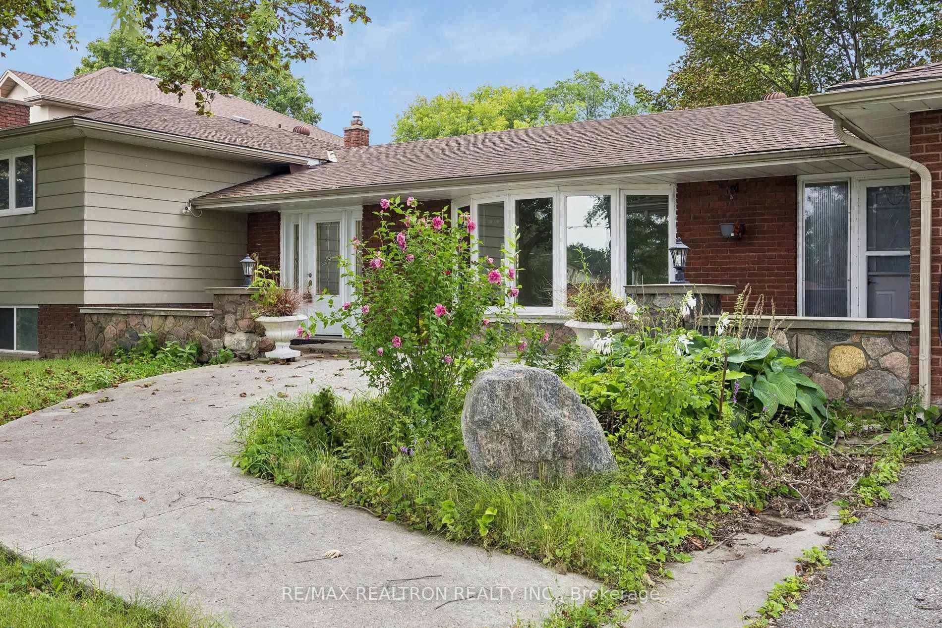 Photo 5 of 41 Hamilton Drive, Newmarket, Huron Heights-Leslie Valley — HOMEH