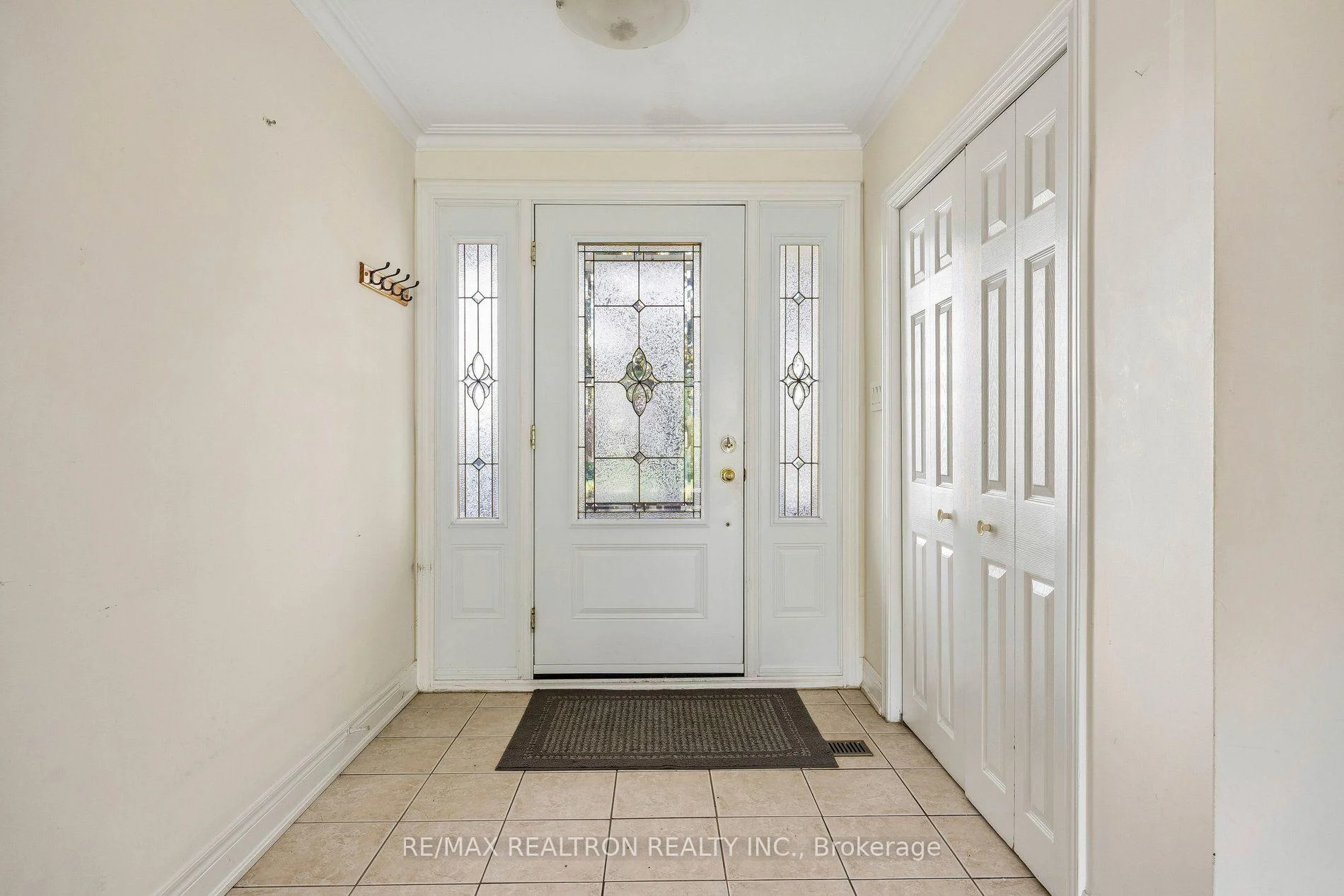 Photo 6 of 41 Hamilton Drive, Newmarket, Huron Heights-Leslie Valley — HOMEH