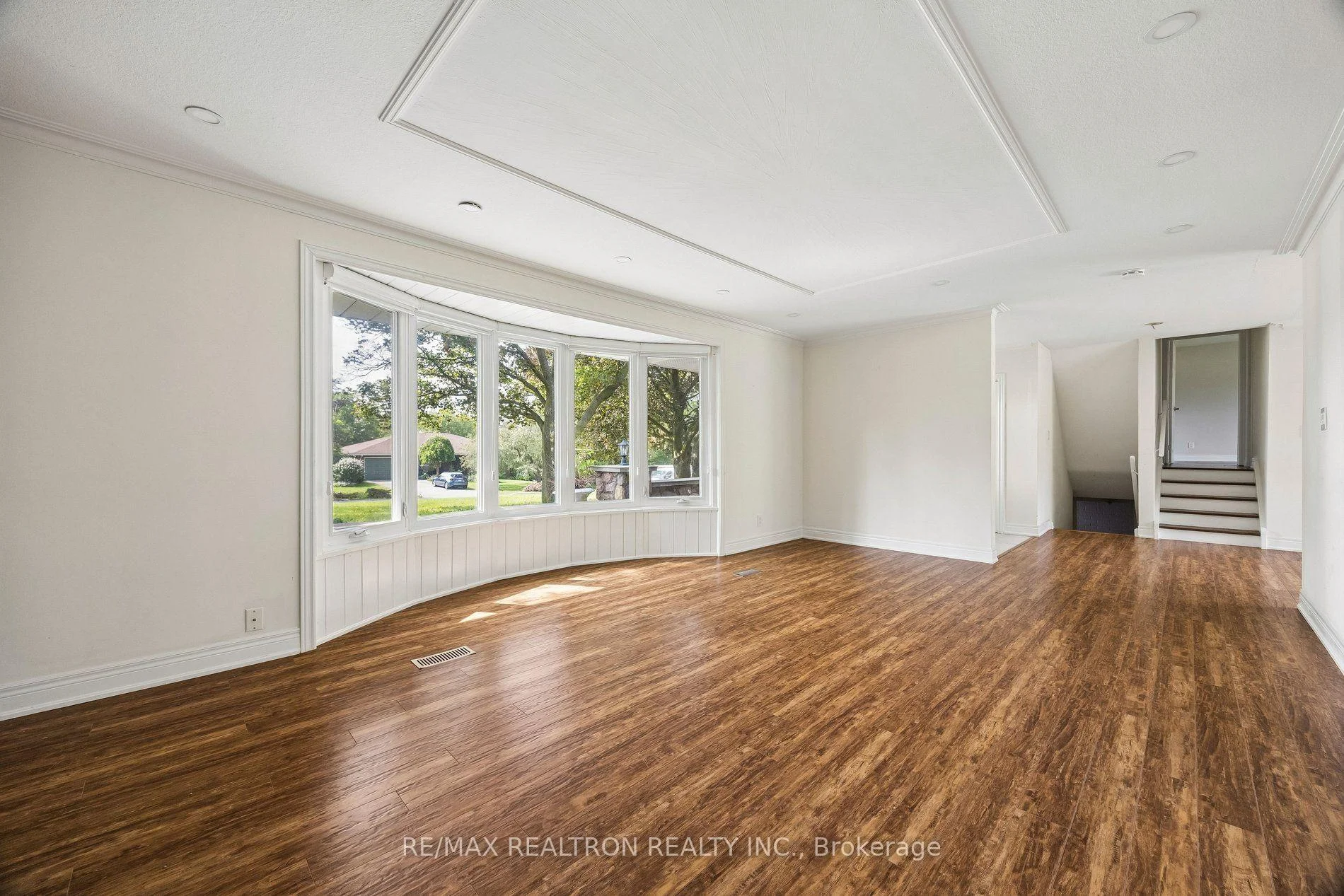 Photo 7 of 41 Hamilton Drive, Newmarket, Huron Heights-Leslie Valley — HOMEH