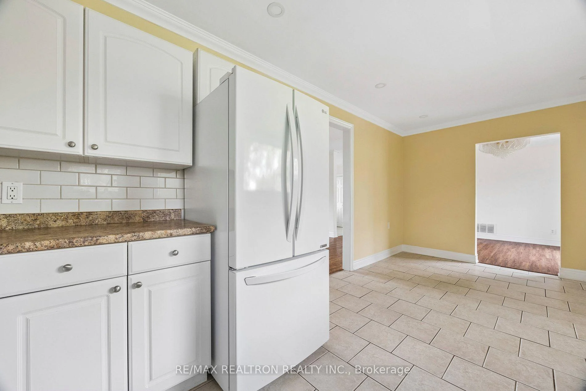 Photo 11 of 41 Hamilton Drive, Newmarket, Huron Heights-Leslie Valley — HOMEH