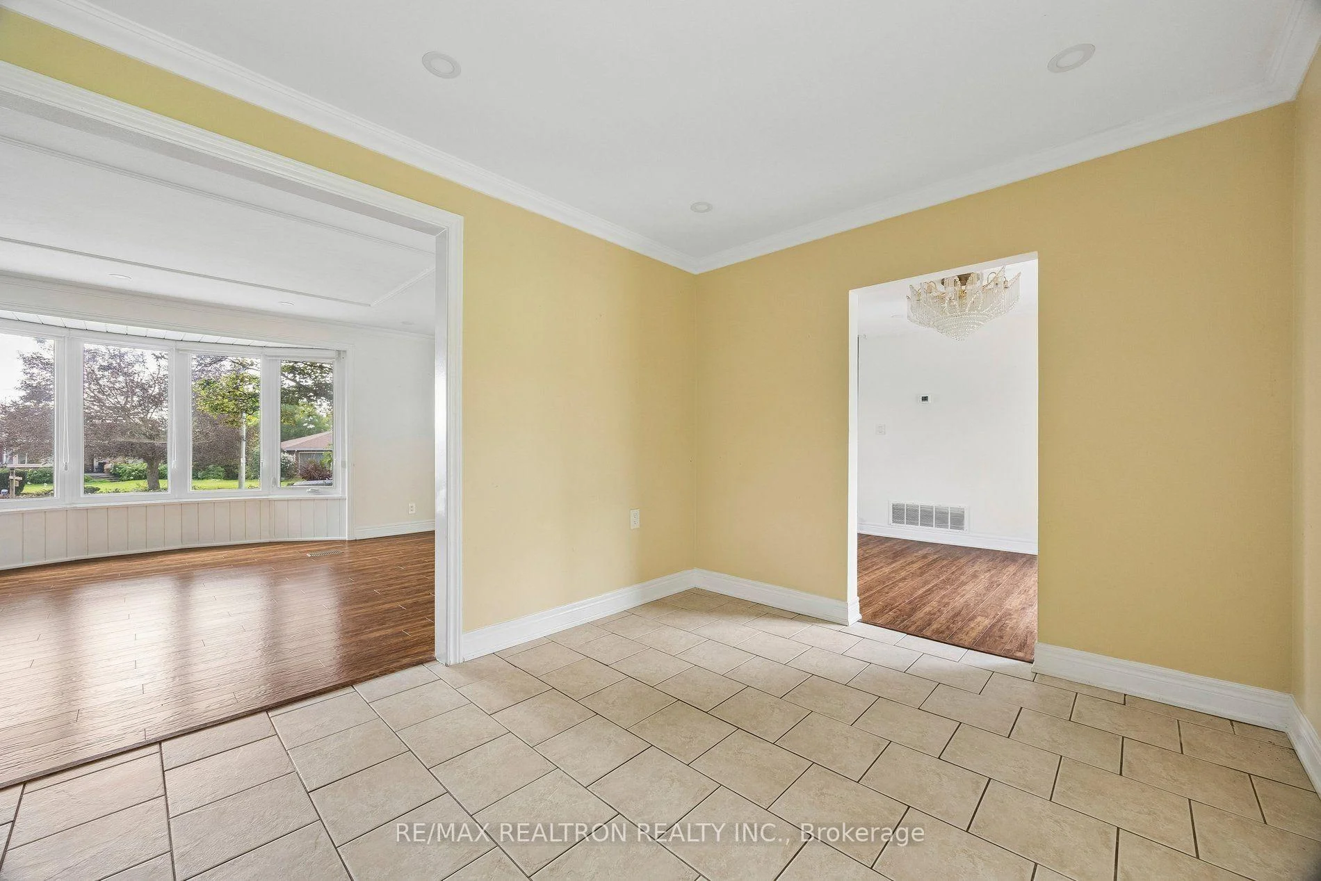 Photo 13 of 41 Hamilton Drive, Newmarket, Huron Heights-Leslie Valley — HOMEH