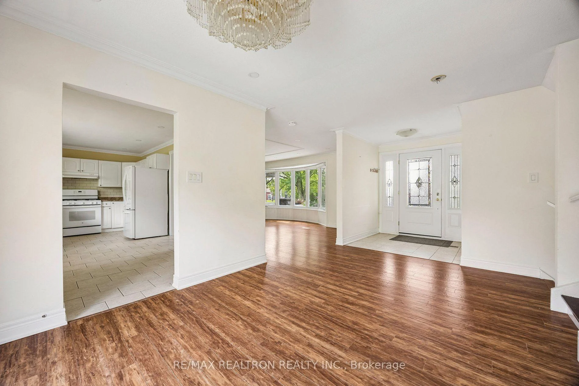 Photo 14 of 41 Hamilton Drive, Newmarket, Huron Heights-Leslie Valley — HOMEH