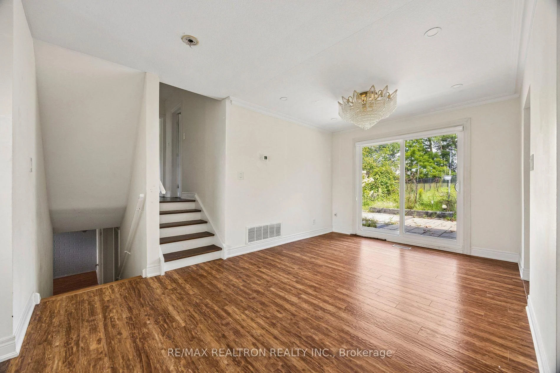 Photo 15 of 41 Hamilton Drive, Newmarket, Huron Heights-Leslie Valley — HOMEH