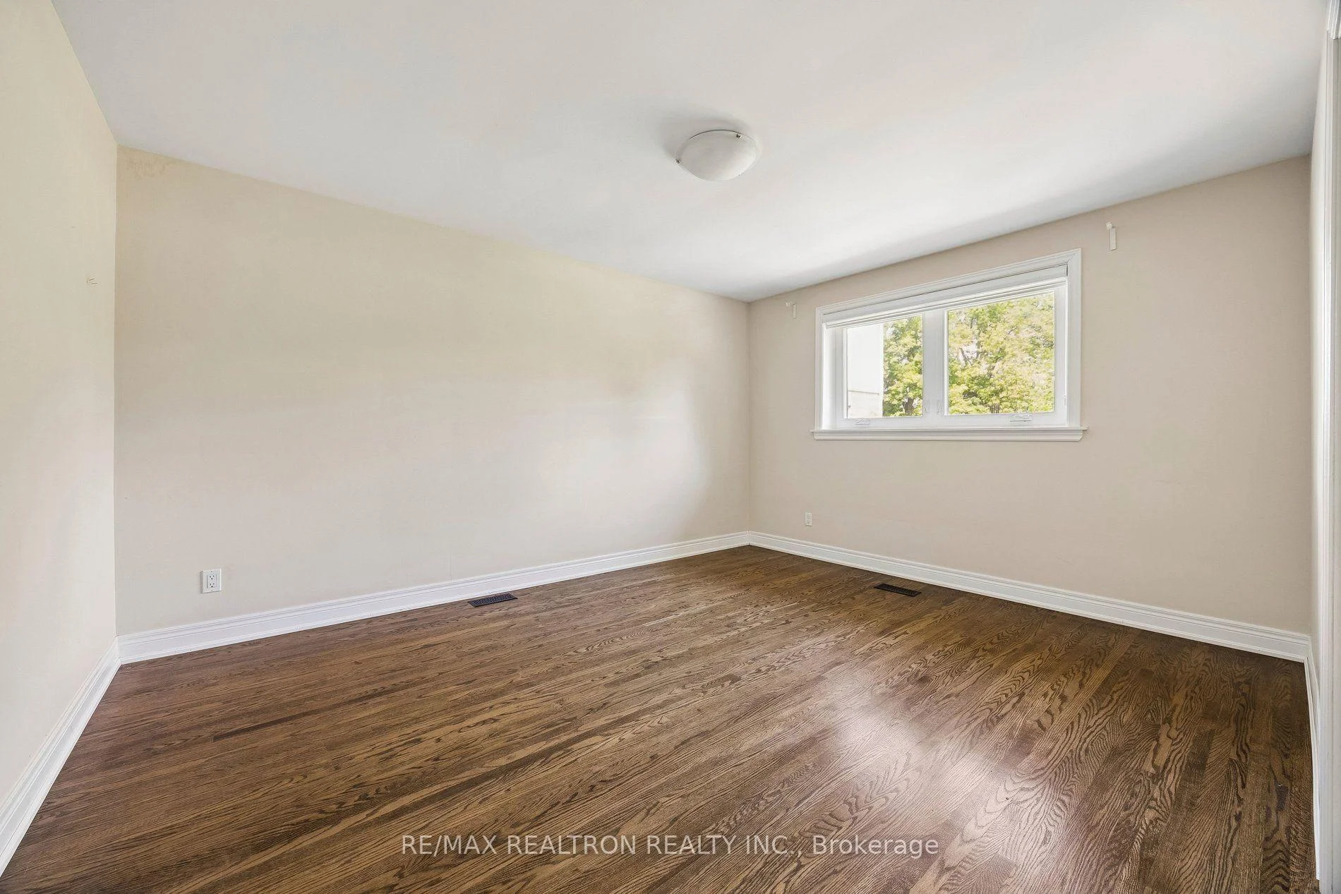 Photo 18 of 41 Hamilton Drive, Newmarket, Huron Heights-Leslie Valley — HOMEH
