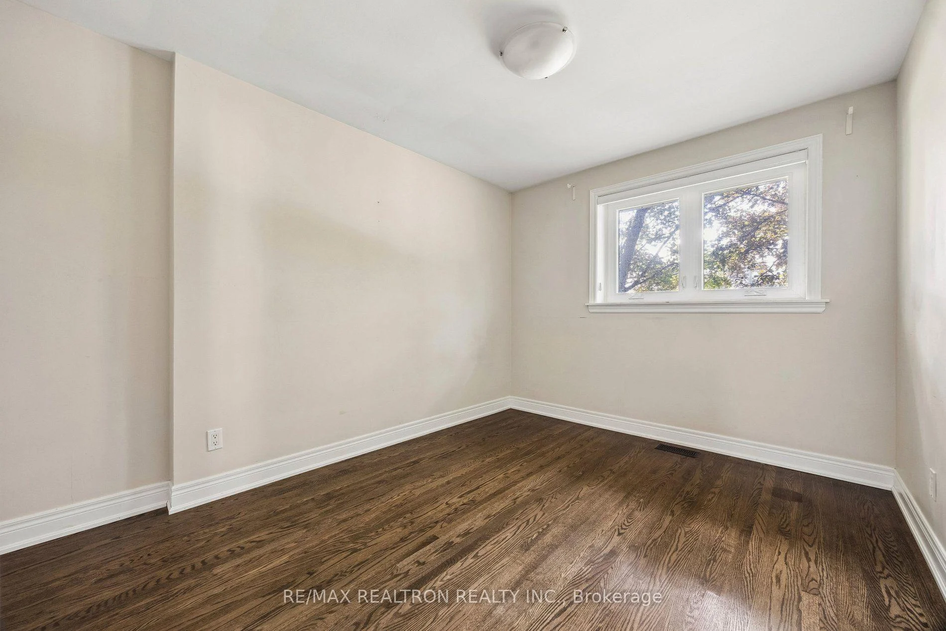 Photo 20 of 41 Hamilton Drive, Newmarket, Huron Heights-Leslie Valley — HOMEH