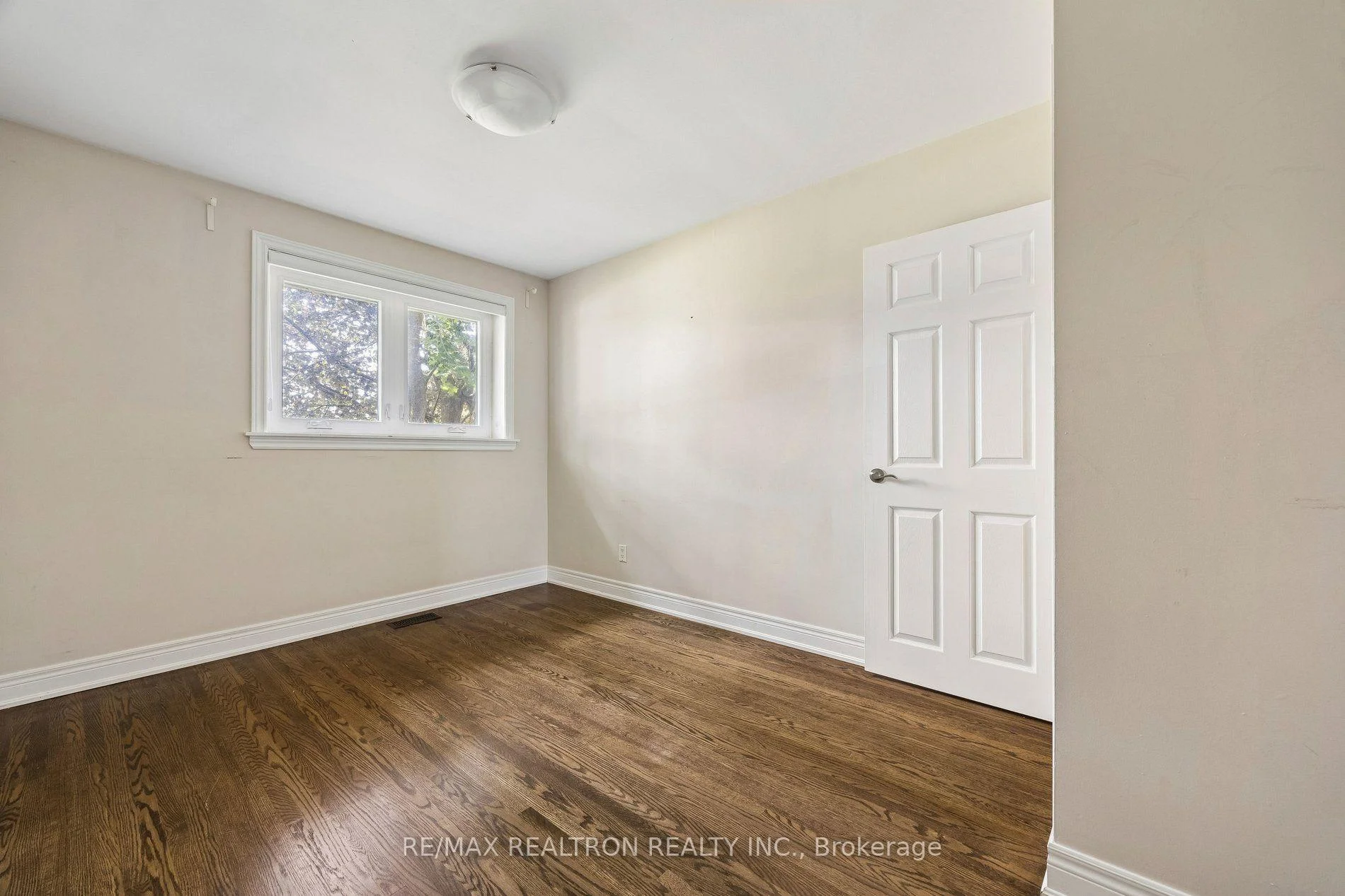 Photo 22 of 41 Hamilton Drive, Newmarket, Huron Heights-Leslie Valley — HOMEH
