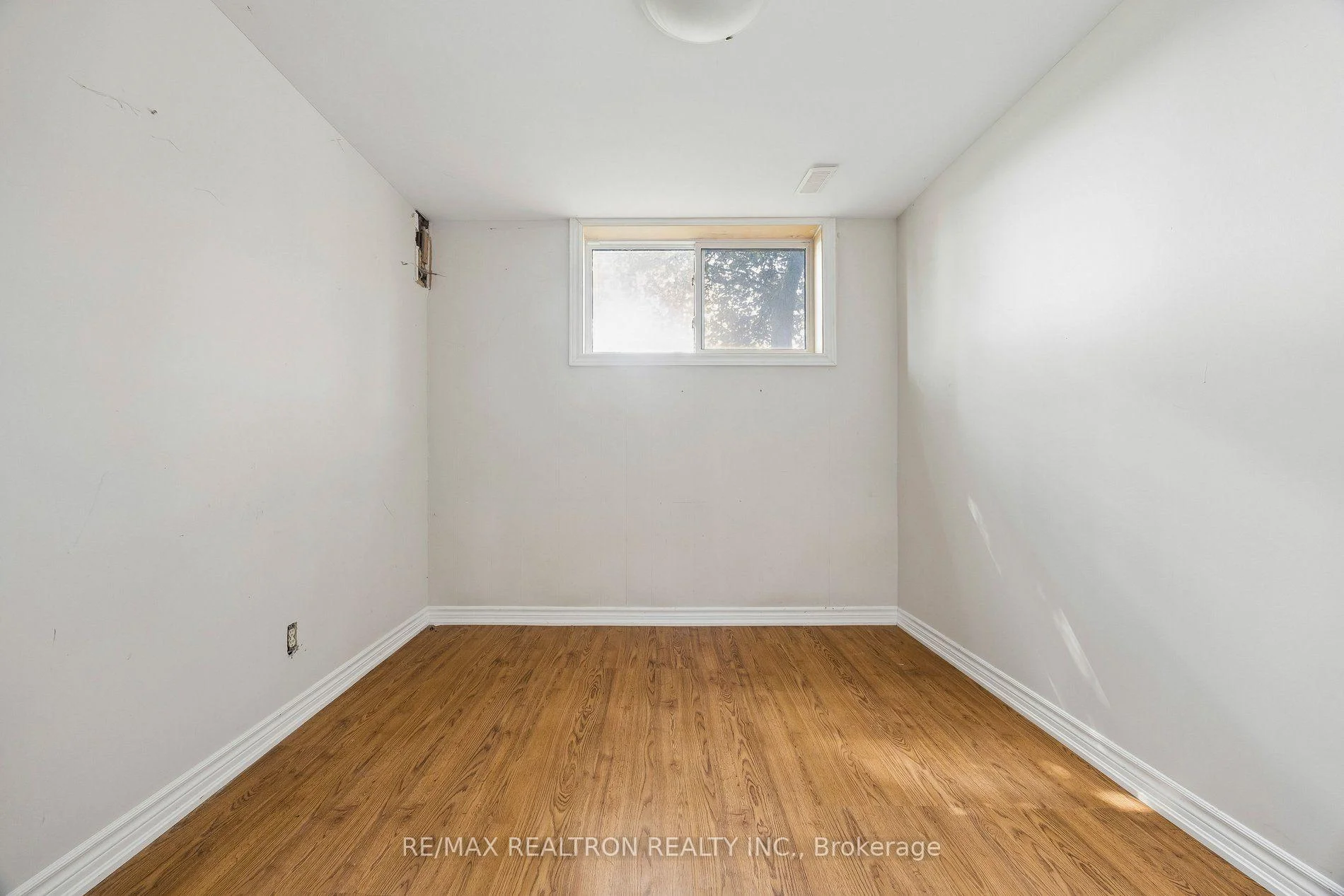 Photo 29 of 41 Hamilton Drive, Newmarket, Huron Heights-Leslie Valley — HOMEH