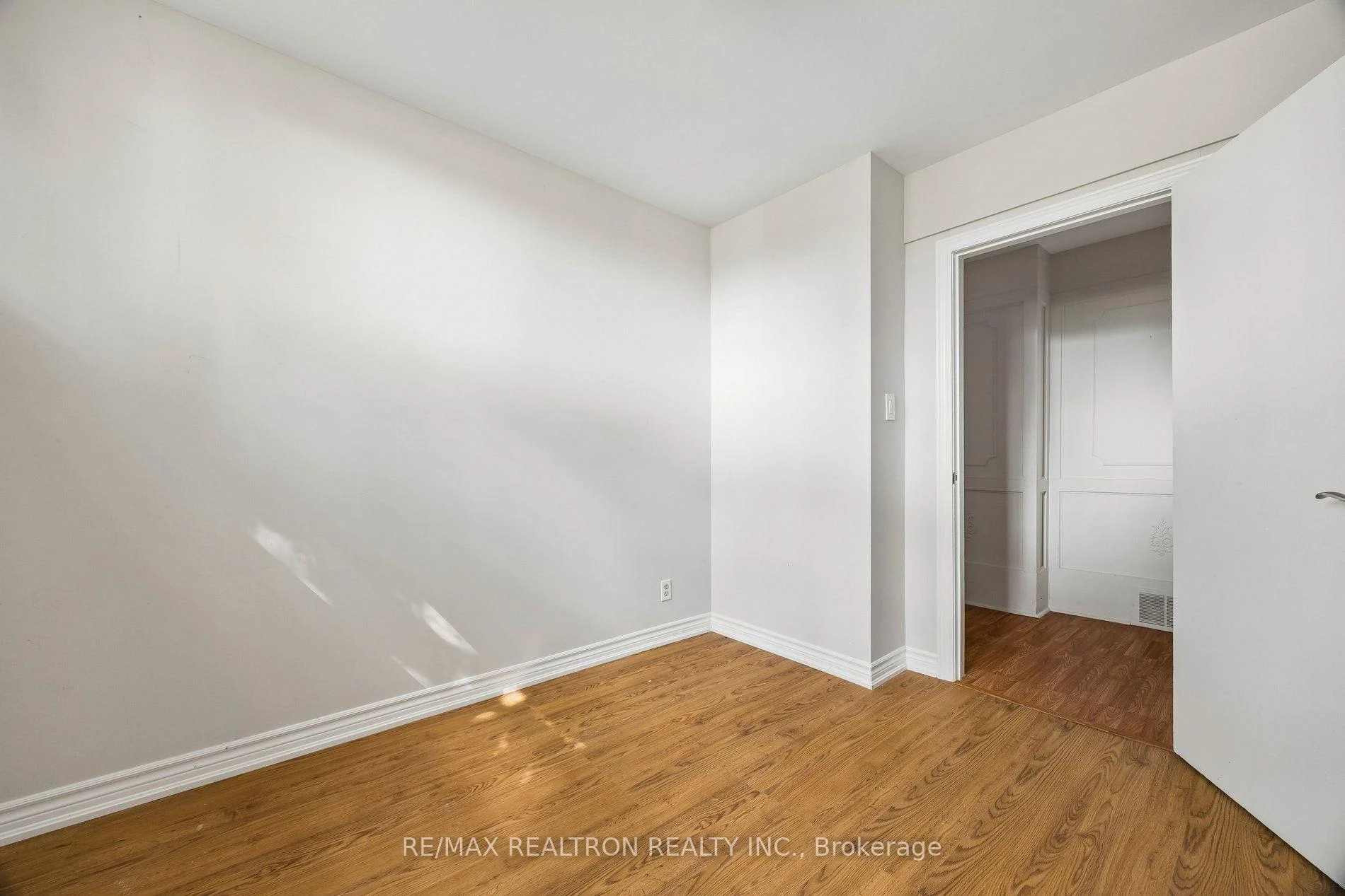 Photo 30 of 41 Hamilton Drive, Newmarket, Huron Heights-Leslie Valley — HOMEH
