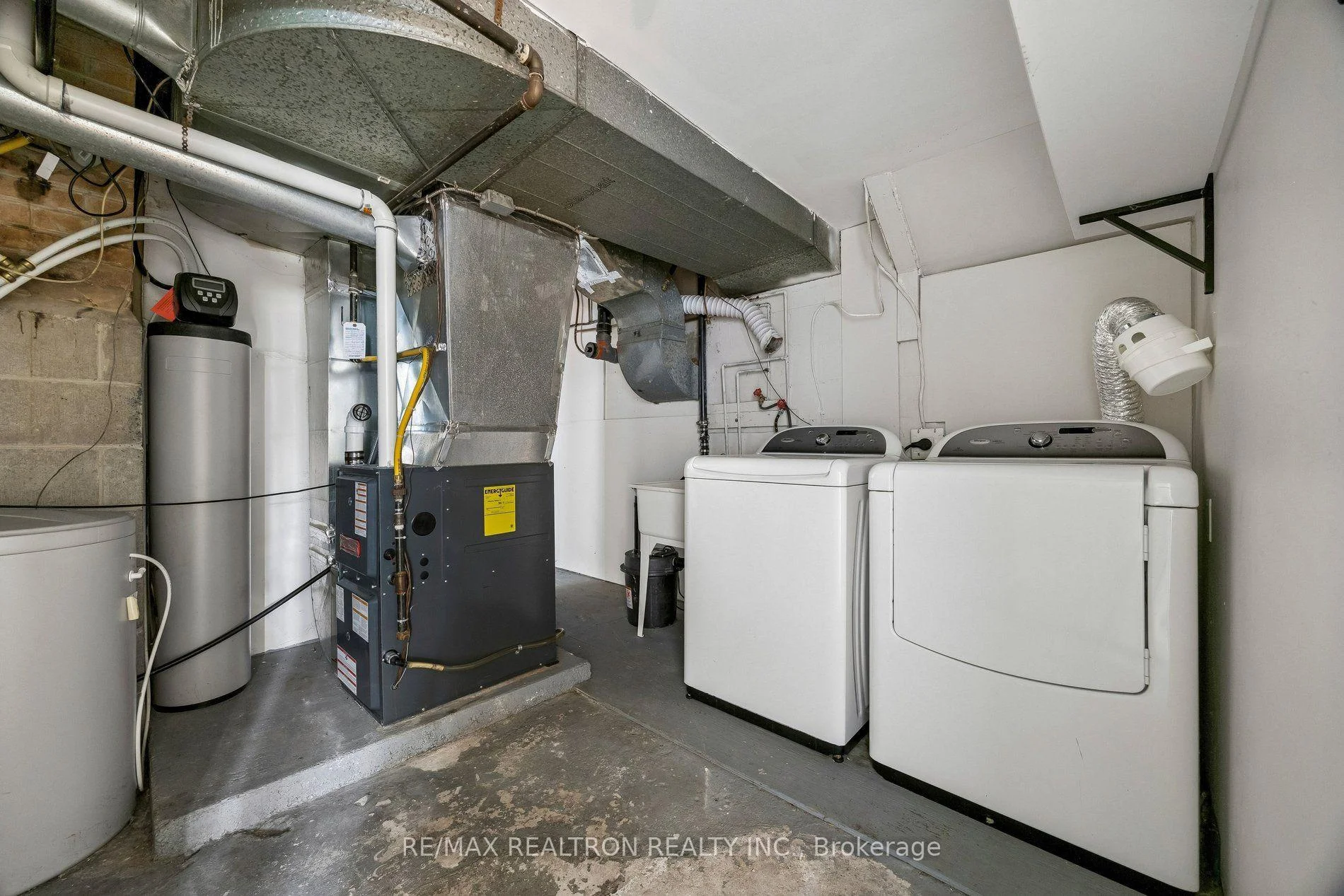 Photo 31 of 41 Hamilton Drive, Newmarket, Huron Heights-Leslie Valley — HOMEH