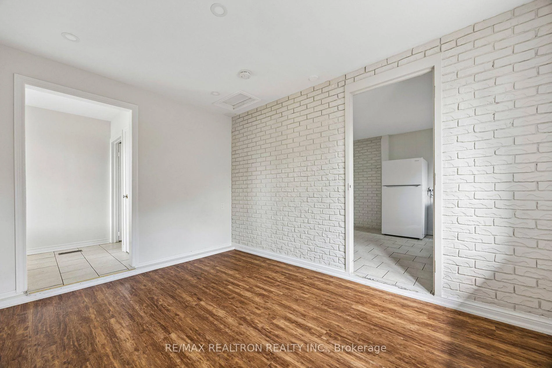 Photo 33 of 41 Hamilton Drive, Newmarket, Huron Heights-Leslie Valley — HOMEH