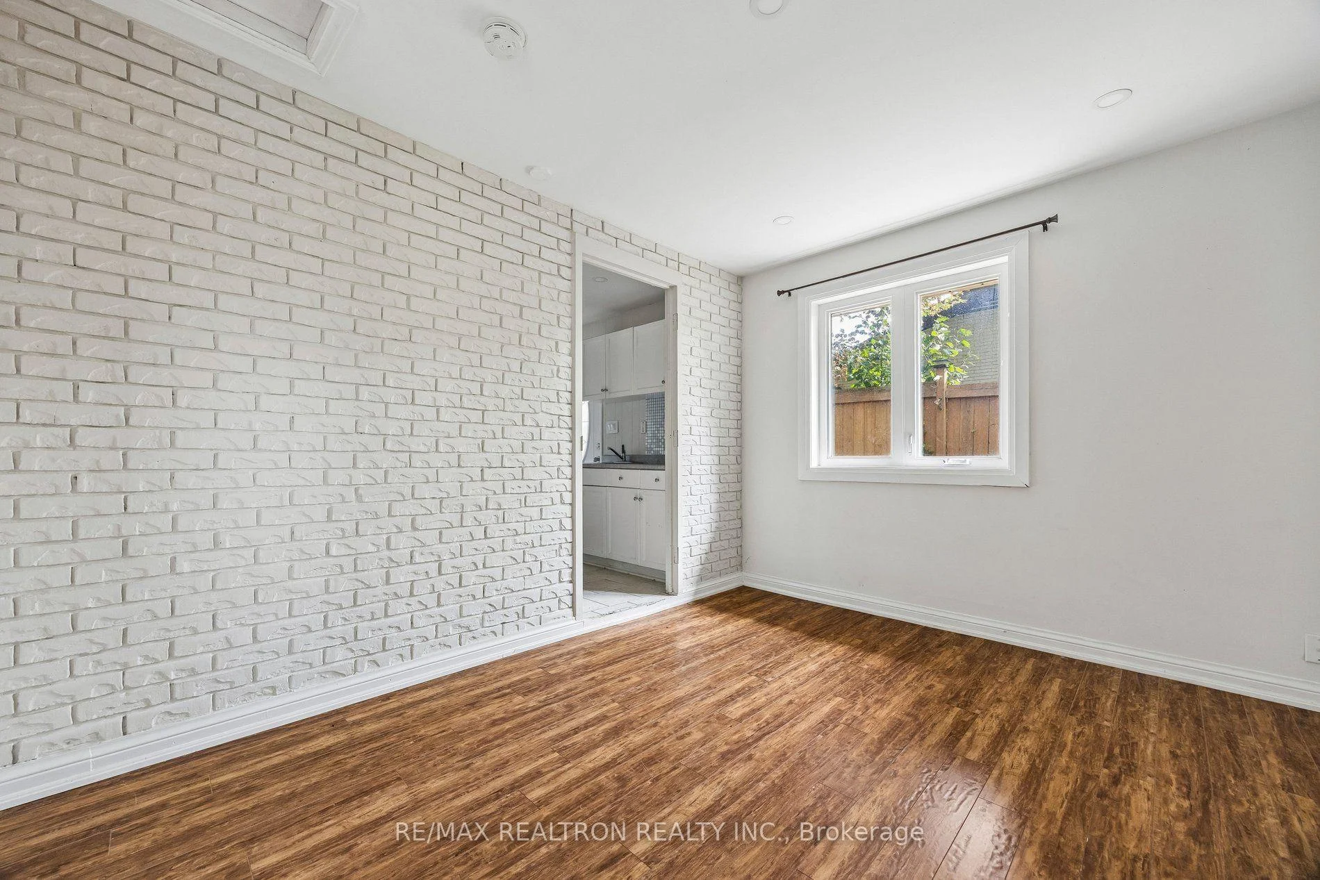 Photo 34 of 41 Hamilton Drive, Newmarket, Huron Heights-Leslie Valley — HOMEH