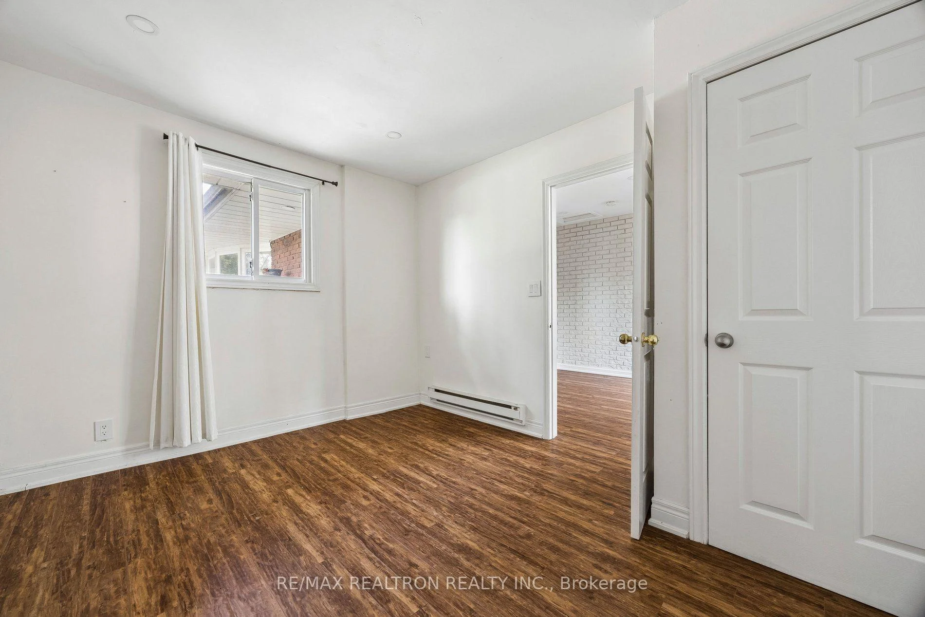 Photo 35 of 41 Hamilton Drive, Newmarket, Huron Heights-Leslie Valley — HOMEH