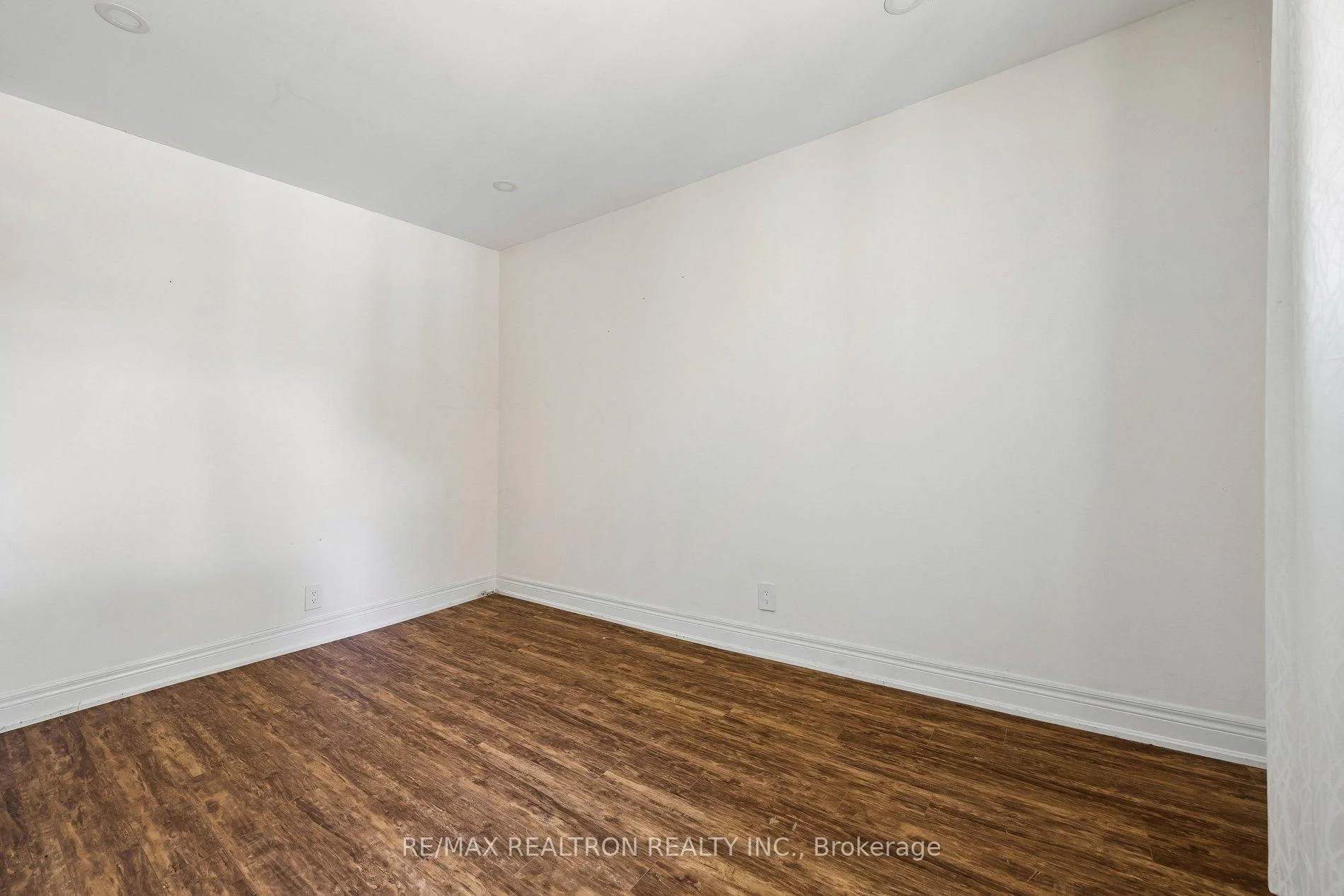 Photo 36 of 41 Hamilton Drive, Newmarket, Huron Heights-Leslie Valley — HOMEH