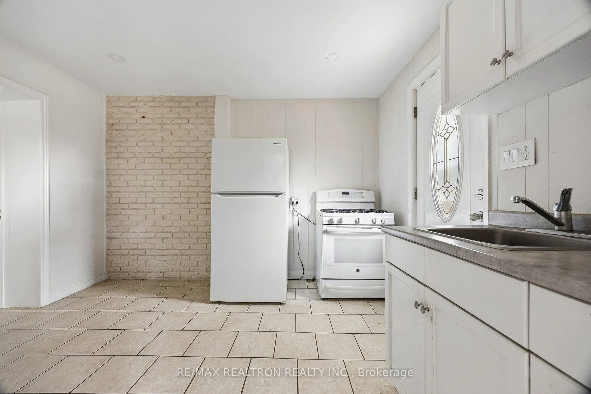 Photo 37 of 41 Hamilton Drive, Newmarket, Huron Heights-Leslie Valley — HOMEH