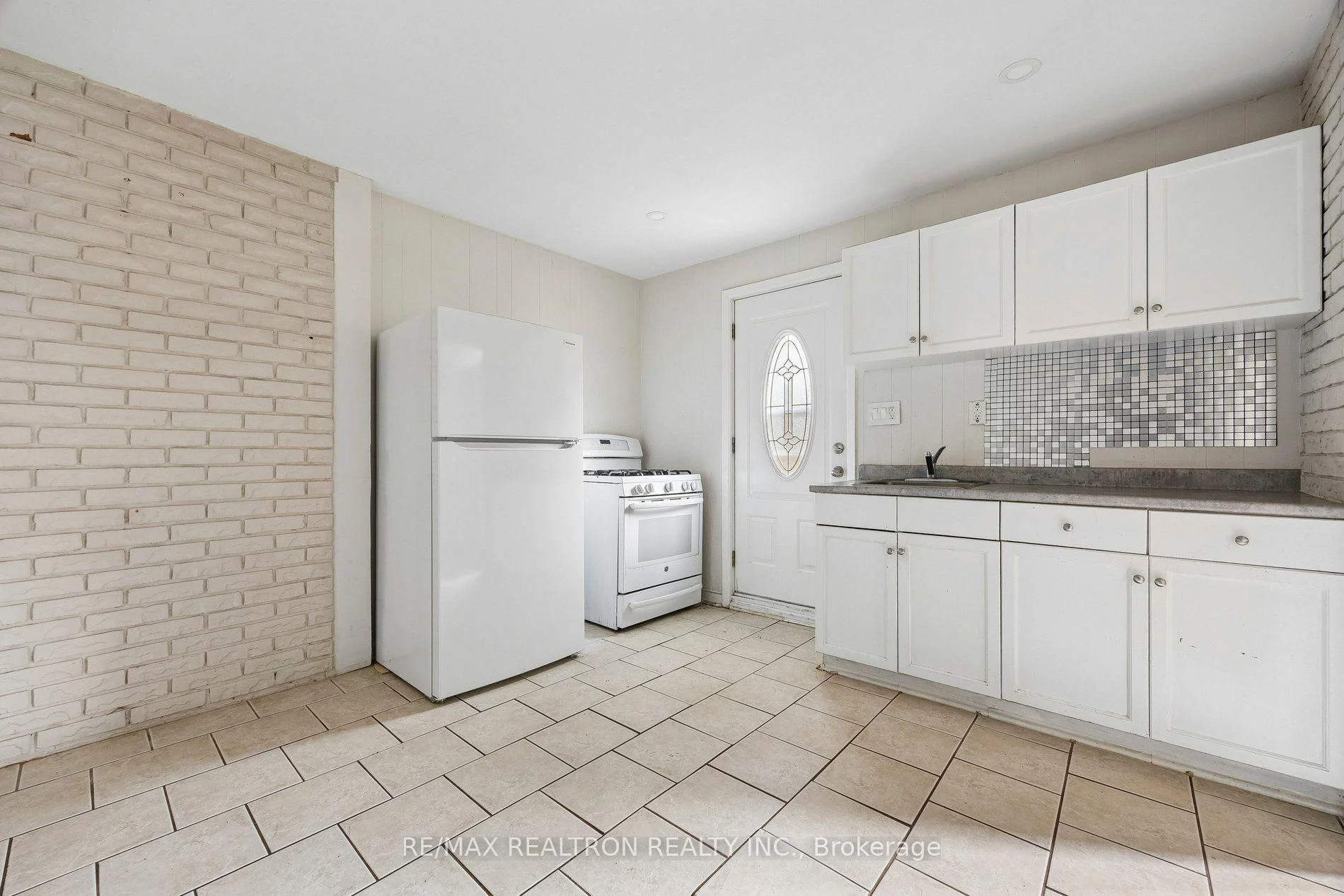 Photo 38 of 41 Hamilton Drive, Newmarket, Huron Heights-Leslie Valley — HOMEH