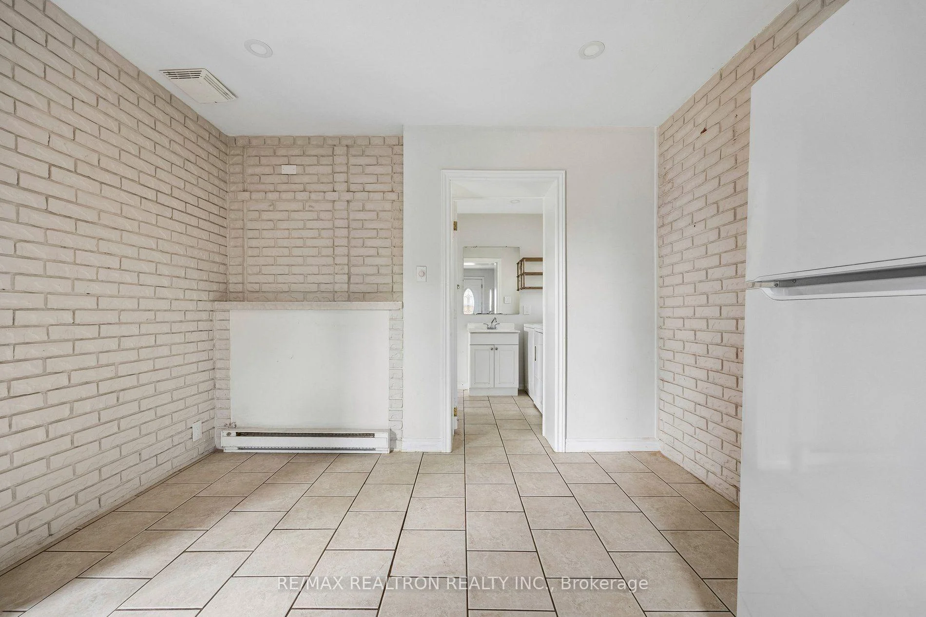 Photo 39 of 41 Hamilton Drive, Newmarket, Huron Heights-Leslie Valley — HOMEH