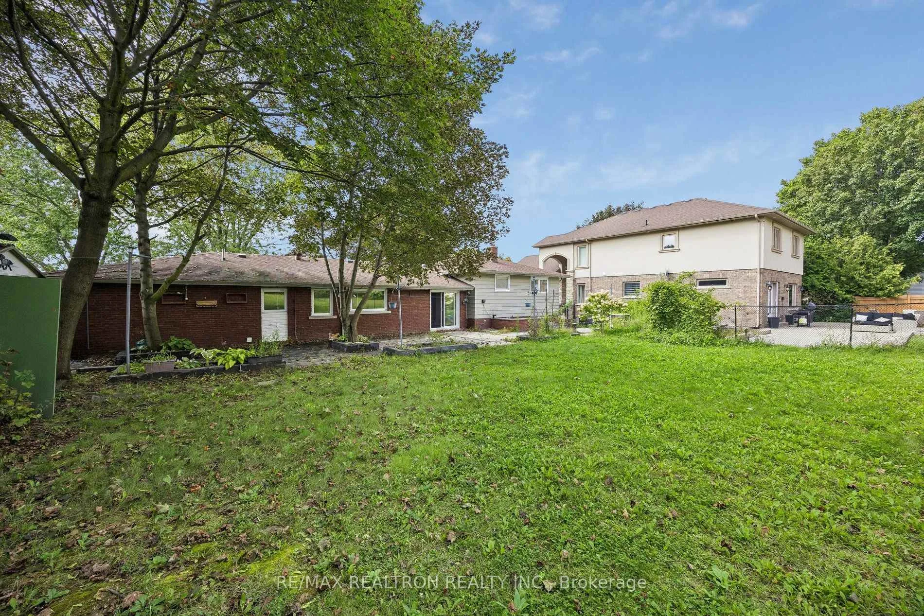 Photo 44 of 41 Hamilton Drive, Newmarket, Huron Heights-Leslie Valley — HOMEH