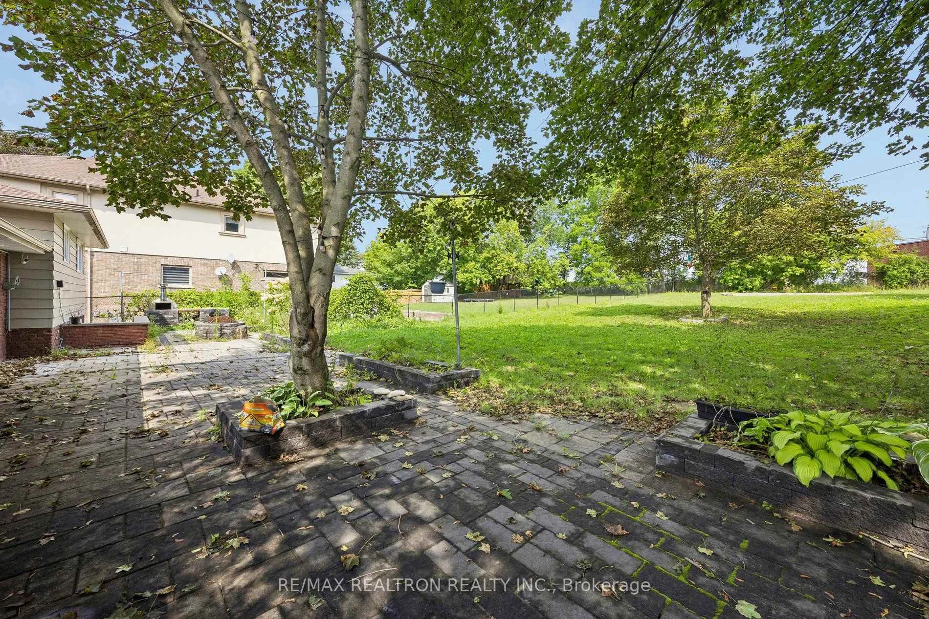 Photo 45 of 41 Hamilton Drive, Newmarket, Huron Heights-Leslie Valley — HOMEH