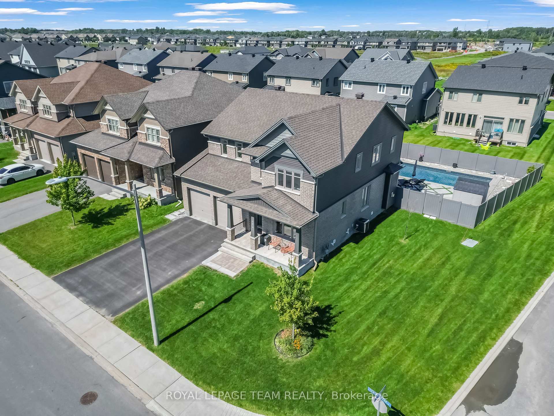Photo 10 of 494 Central Park Boulevard, Russell, Village of Russell — HOMEH