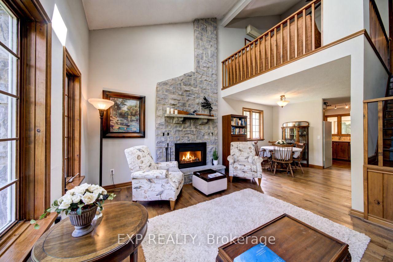 Photo 13 of 49 King Street W, Blue Mountains — HOMEH