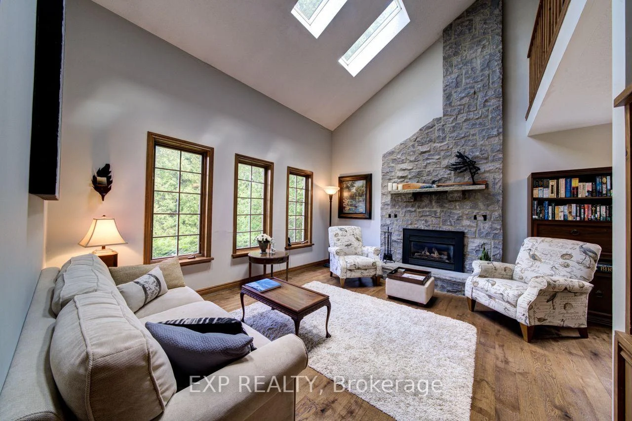 Photo 11 of 49 King Street W, Blue Mountains — HOMEH