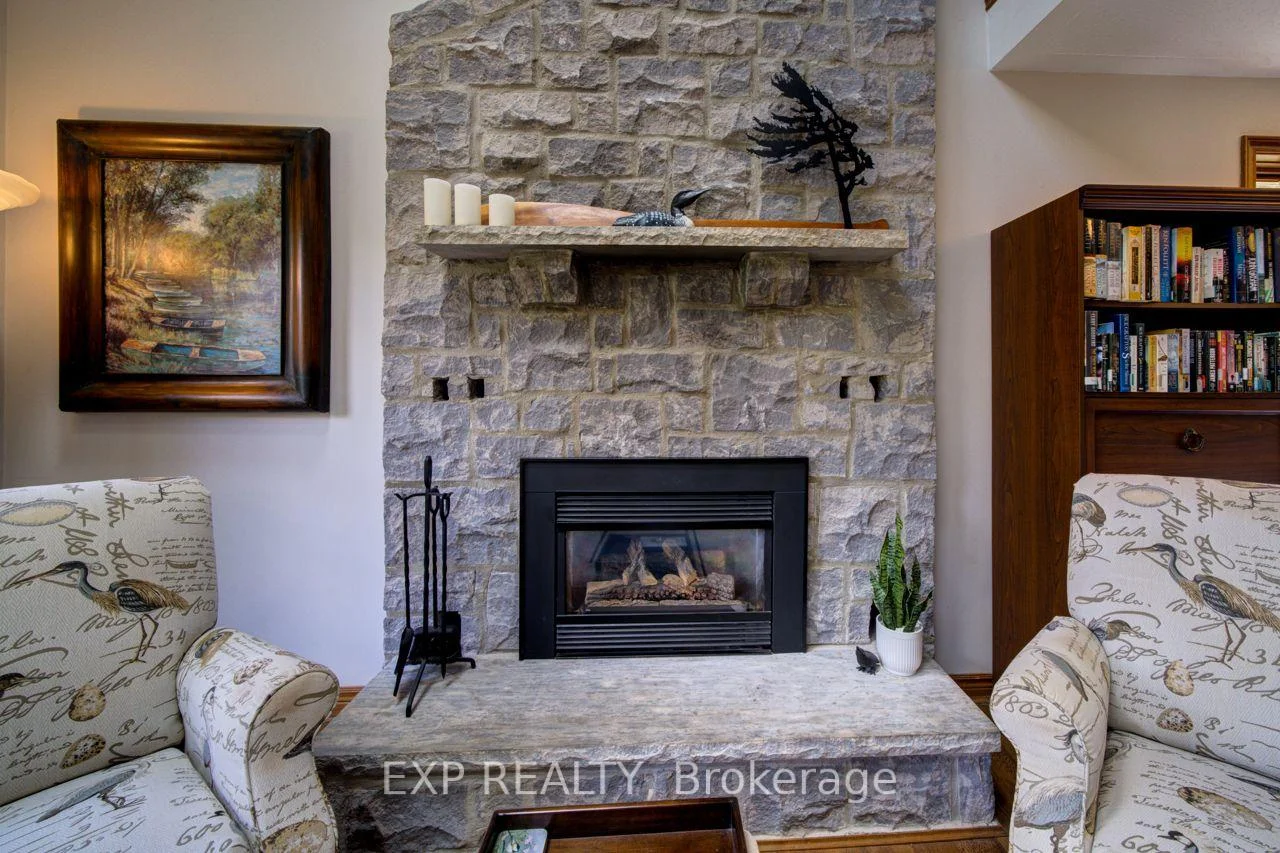Photo 14 of 49 King Street W, Blue Mountains — HOMEH