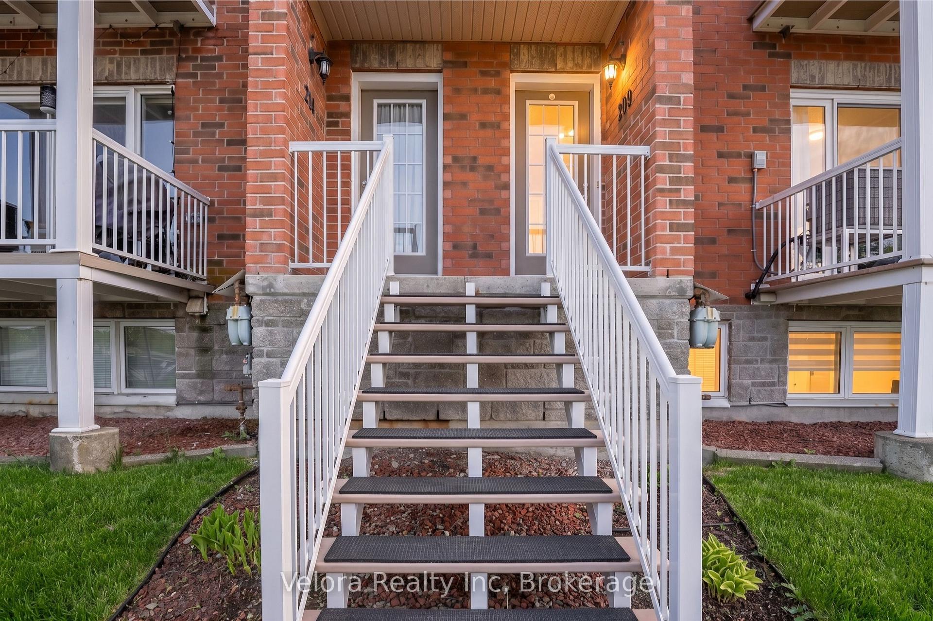 Photo 2 of Unit 209, 3275 Saint Joseph Boulevard, Ottawa, Bilberry Creek/Queenswood Heights — HOMEH