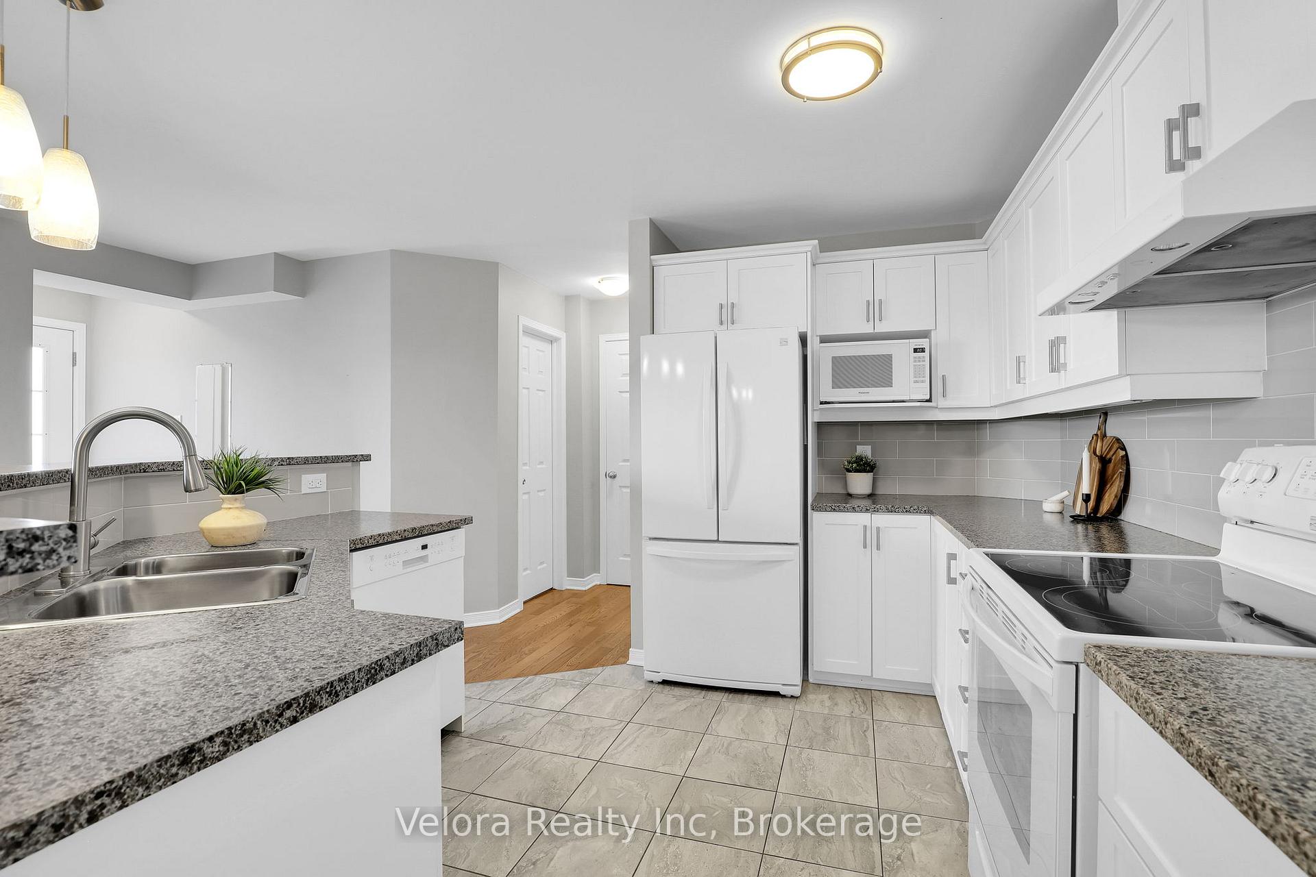 Photo 11 of Unit 209, 3275 Saint Joseph Boulevard, Ottawa, Bilberry Creek/Queenswood Heights — HOMEH
