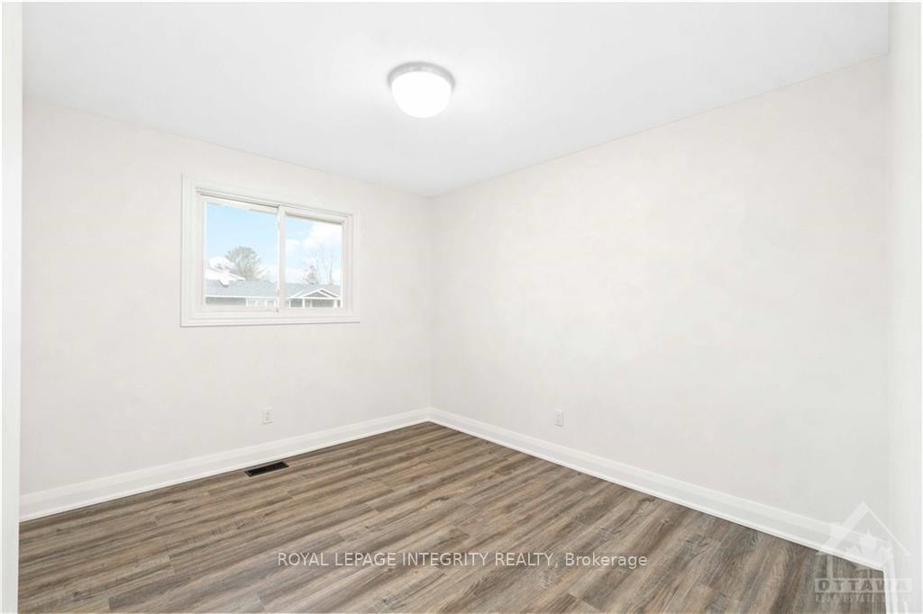 Photo 12 of Unit A, 25 Newhaven Street, Ottawa, Manordale — HOMEH