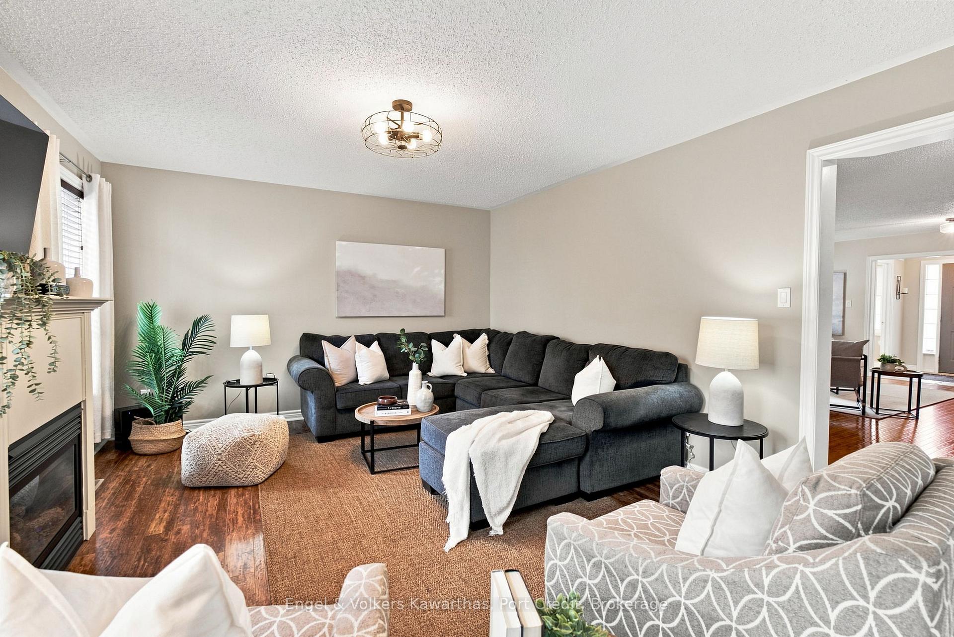 Photo 12 of 71 Beckett Crescent, Clarington, Courtice — HOMEH