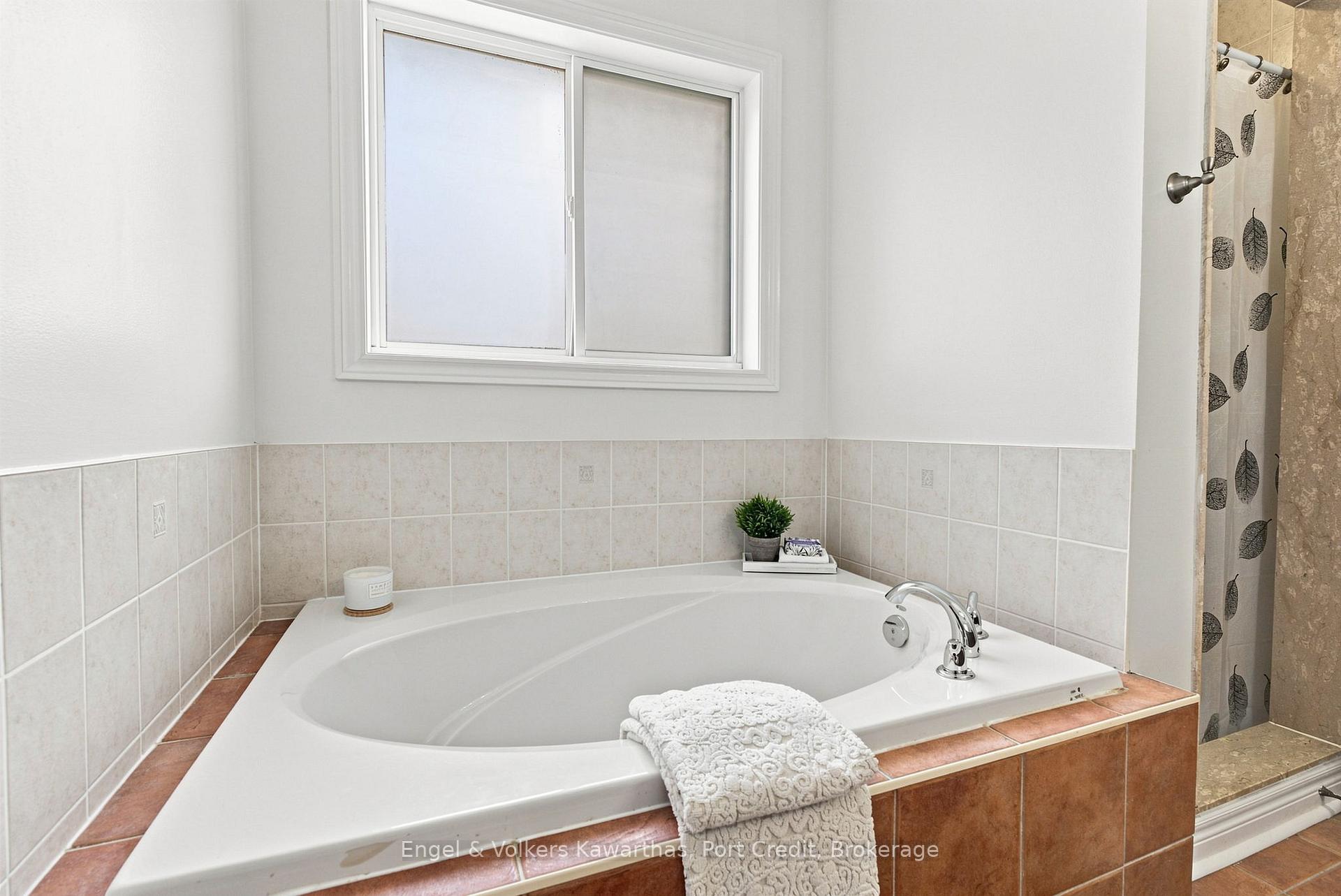 Photo 33 of 71 Beckett Crescent, Clarington, Courtice — HOMEH