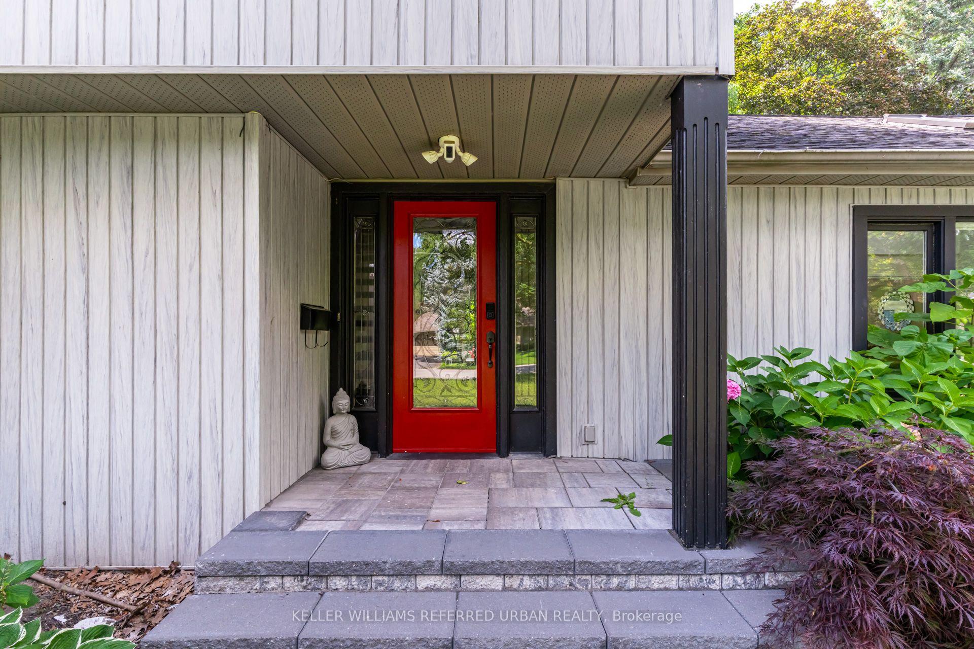 Photo 2 of 876 Parkland Avenue, Mississauga, Clarkson — HOMEH