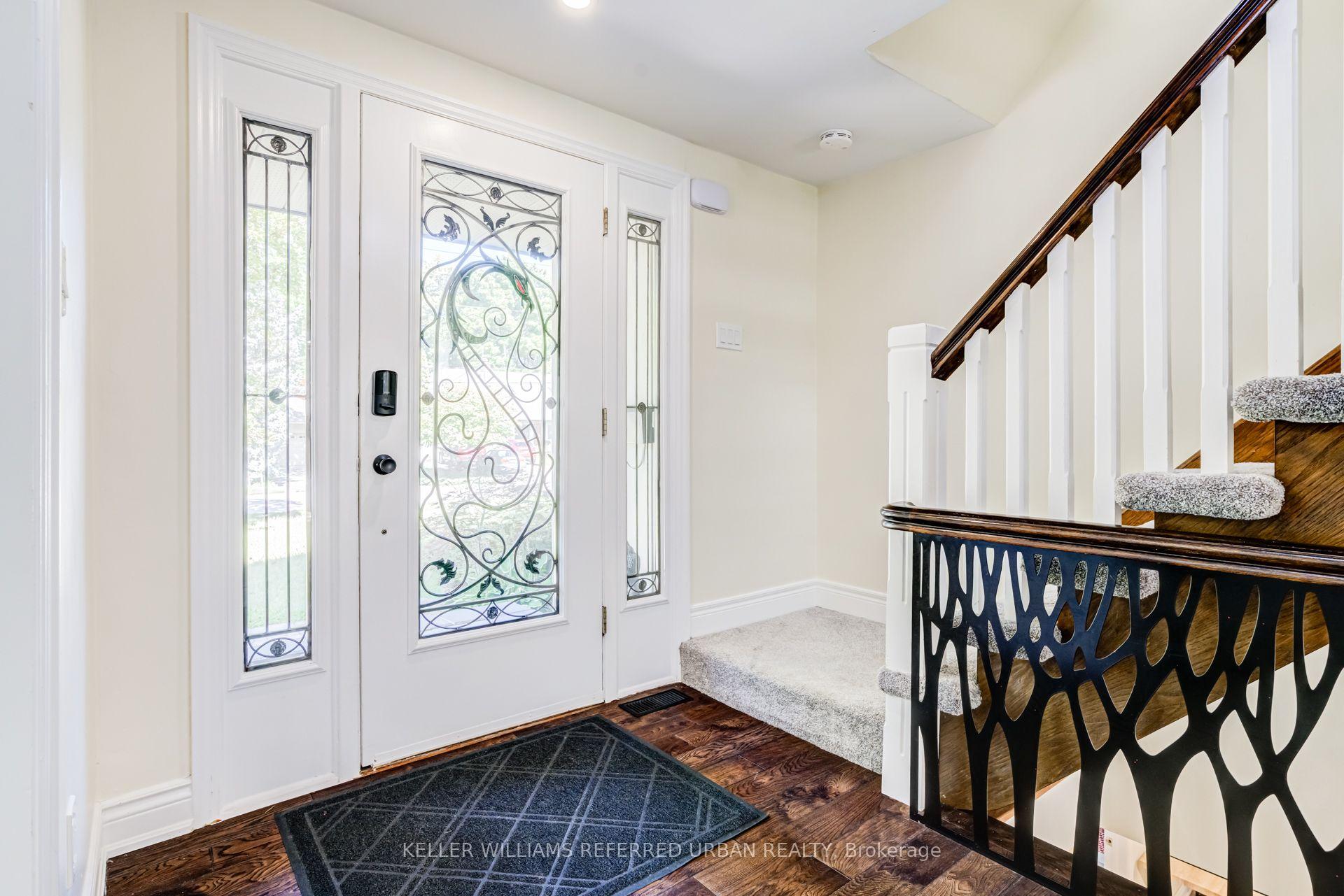 Photo 3 of 876 Parkland Avenue, Mississauga, Clarkson — HOMEH