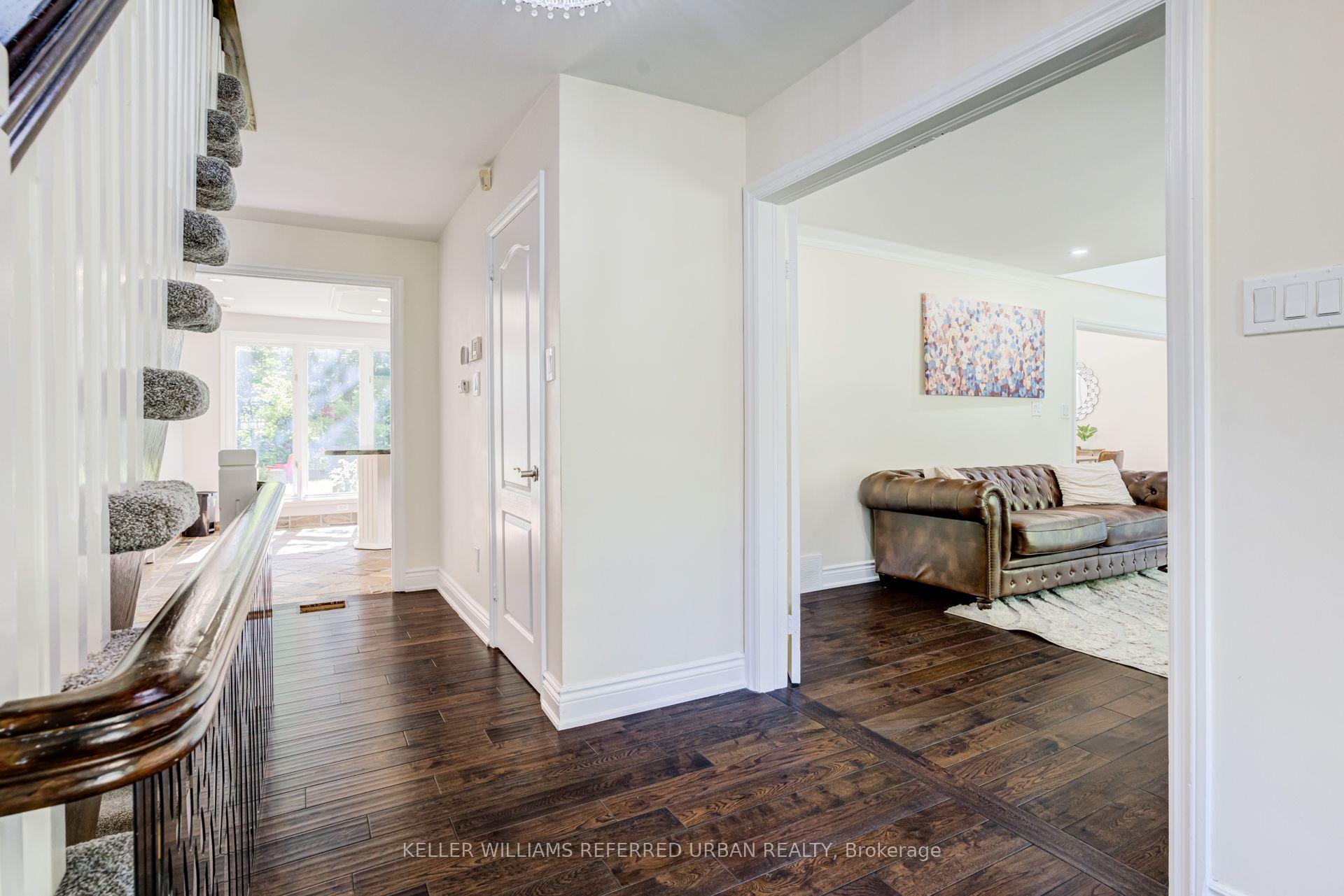 Photo 4 of 876 Parkland Avenue, Mississauga, Clarkson — HOMEH