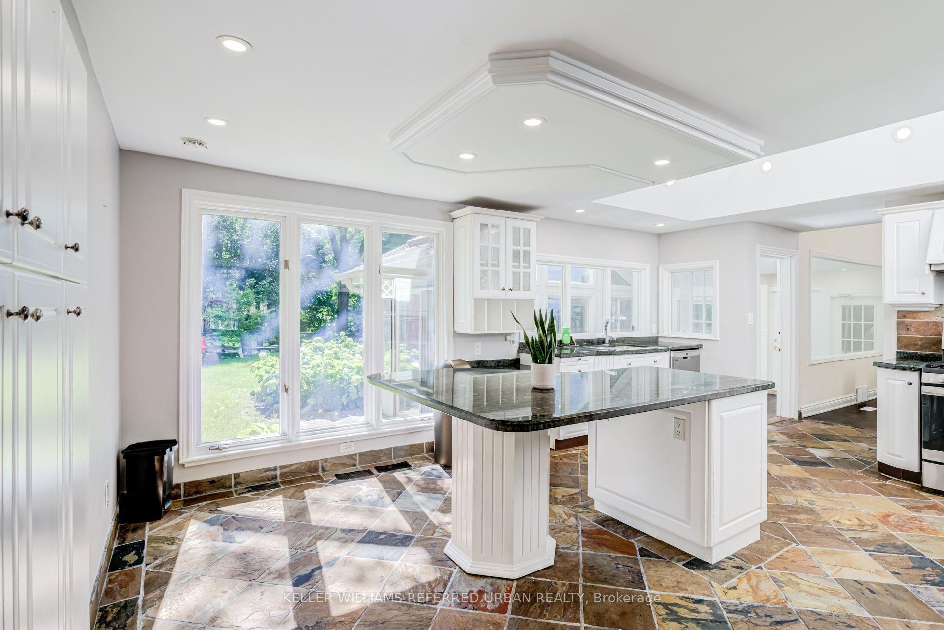 Photo 8 of 876 Parkland Avenue, Mississauga, Clarkson — HOMEH