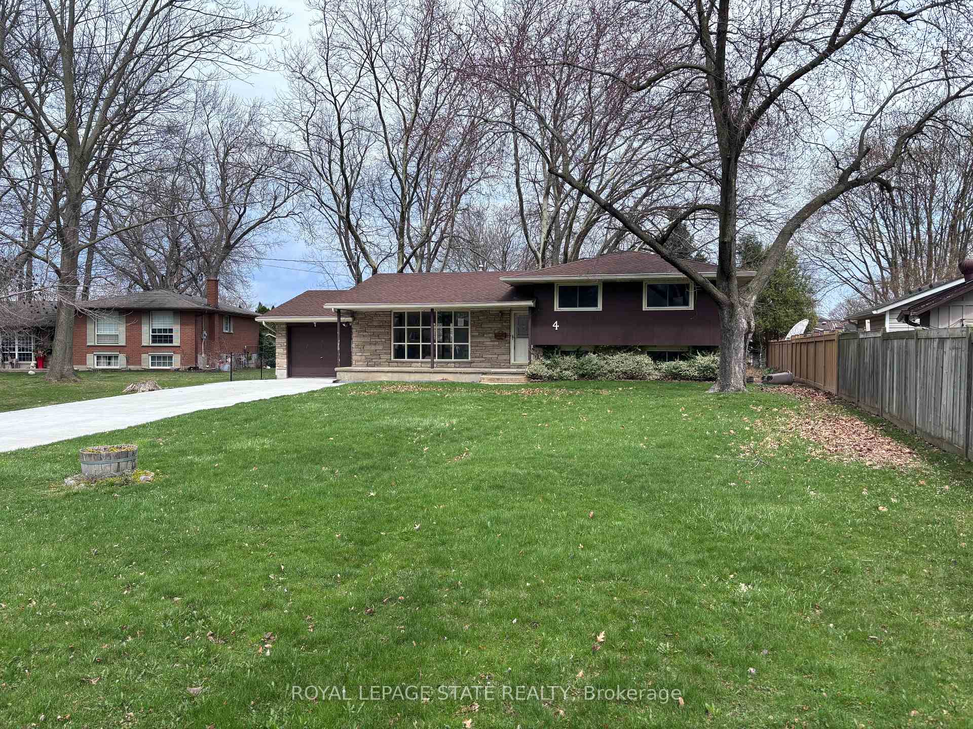 Photo 3 of 4 Beechwood Court, St. Catharines, Lakeshore — HOMEH