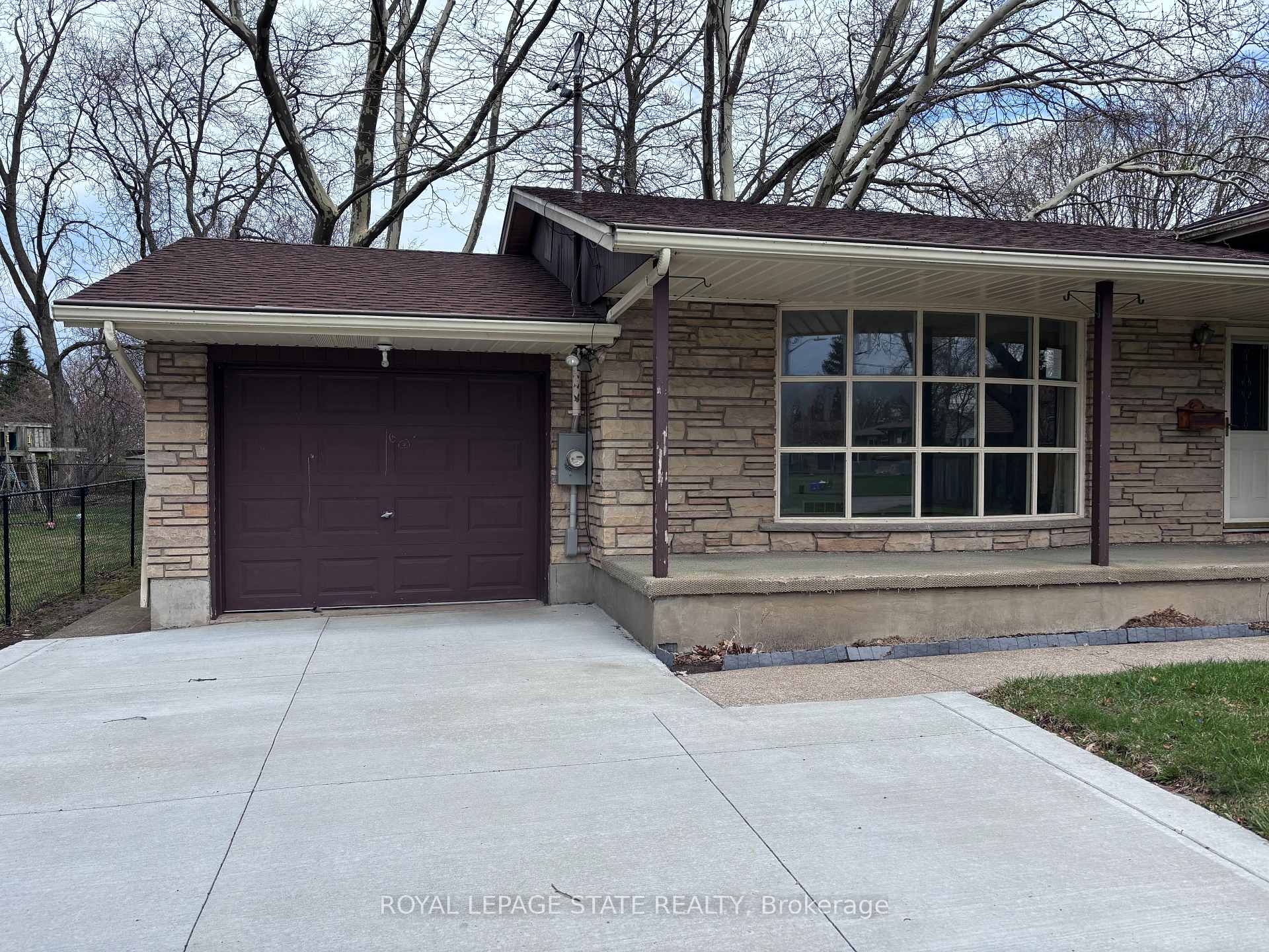 Photo 4 of 4 Beechwood Court, St. Catharines, Lakeshore — HOMEH