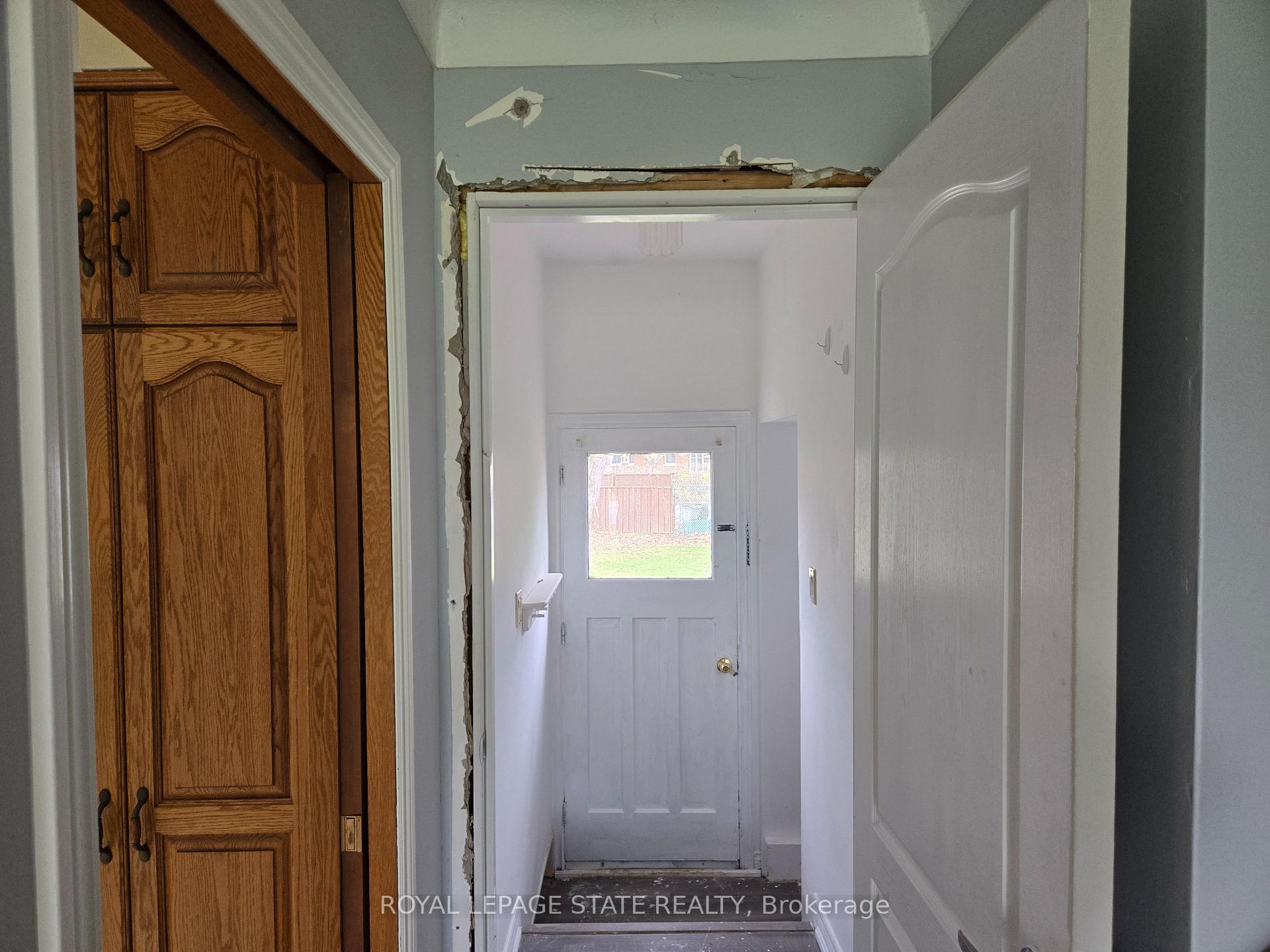 Photo 6 of 4 Beechwood Court, St. Catharines, Lakeshore — HOMEH