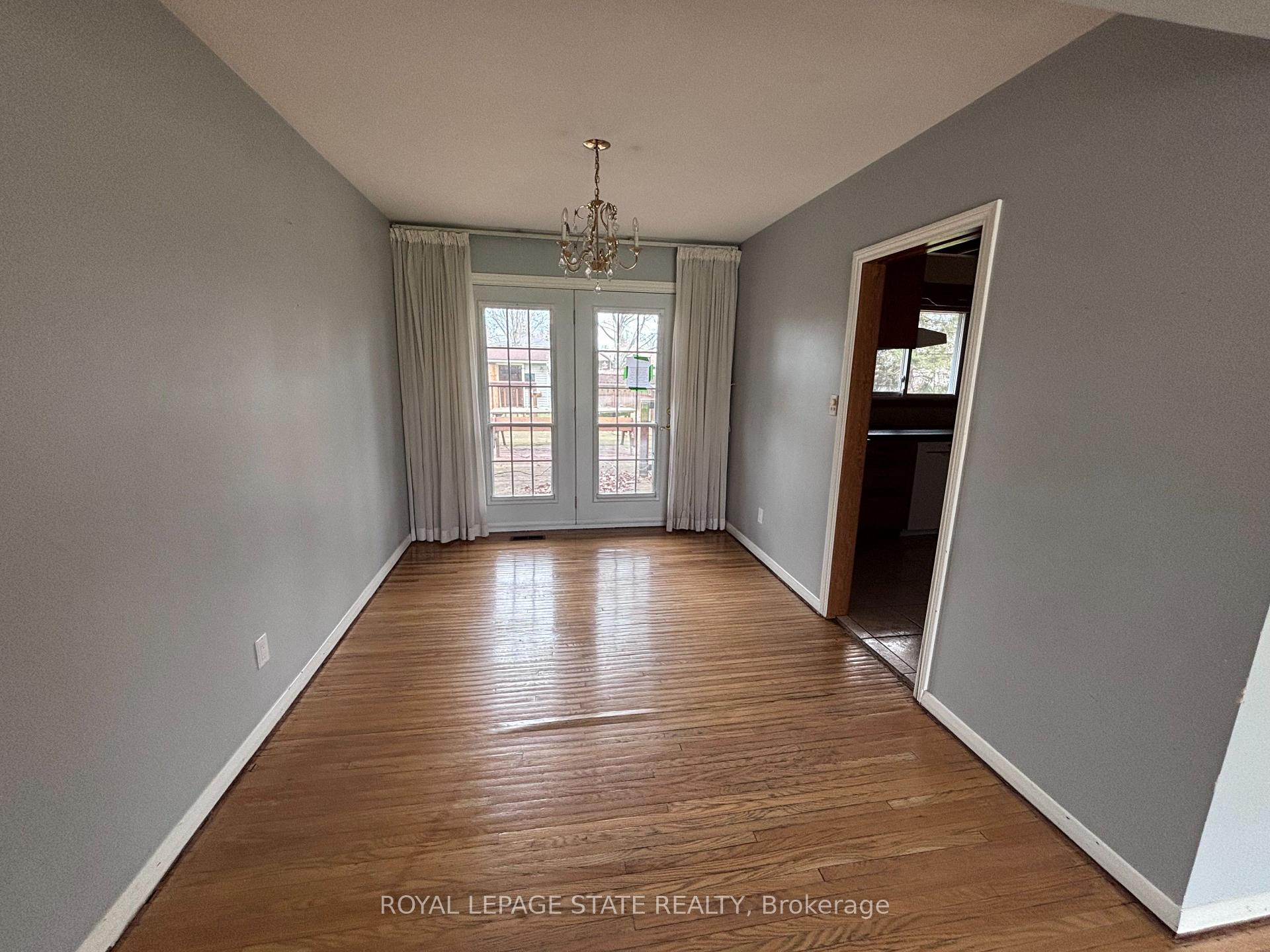 Photo 7 of 4 Beechwood Court, St. Catharines, Lakeshore — HOMEH