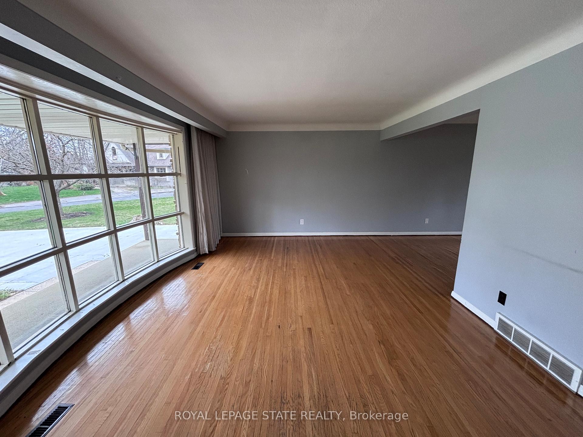 Photo 9 of 4 Beechwood Court, St. Catharines, Lakeshore — HOMEH