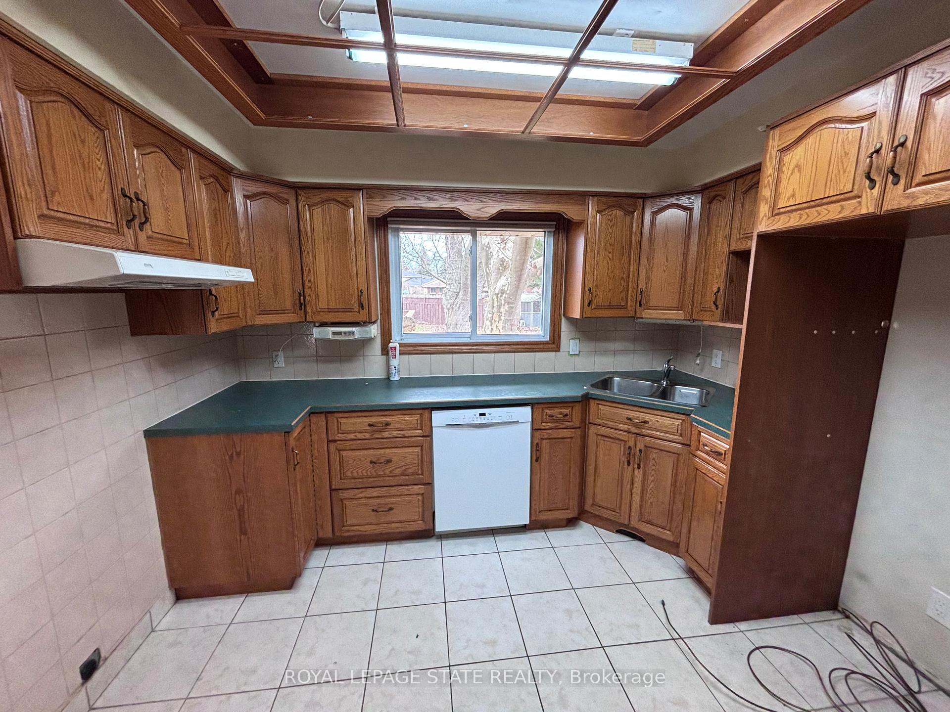 Photo 10 of 4 Beechwood Court, St. Catharines, Lakeshore — HOMEH